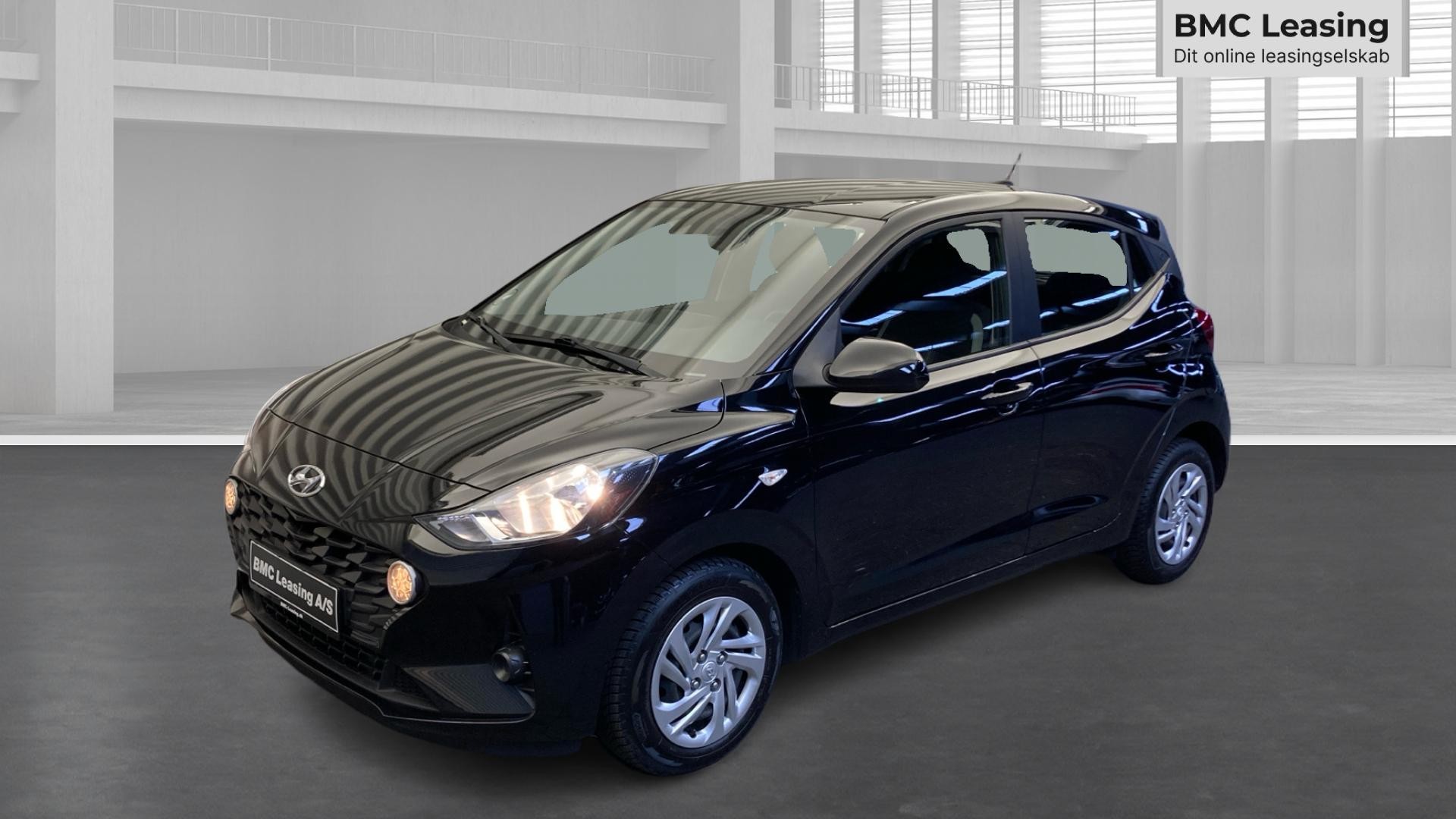 001 k26-06 906277 Hyundai i10 Advanced MPi - Skråt forfra, venstre