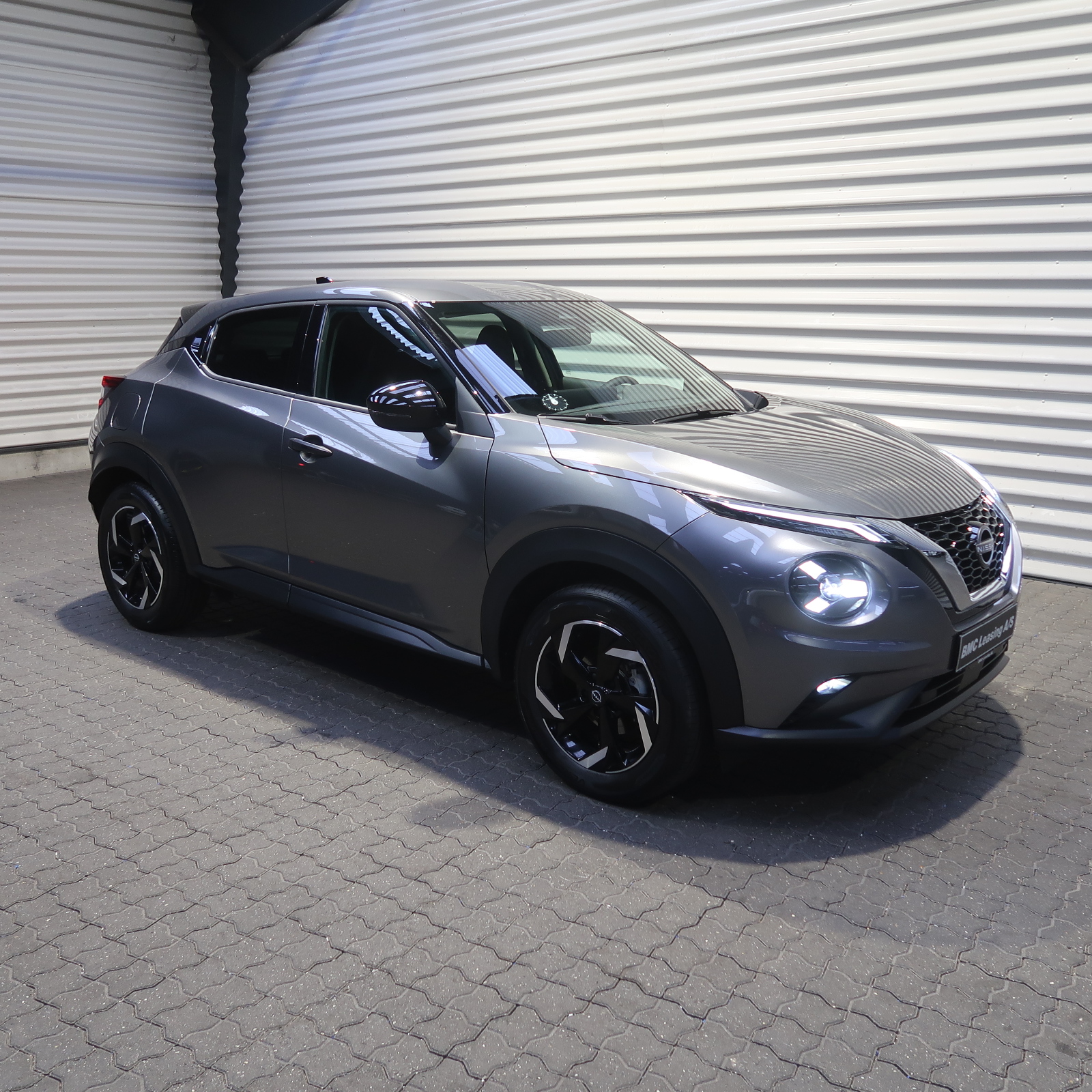 001 911336 Nissan Juke Acenta DIG-T aut. - Skråt forfra, højre