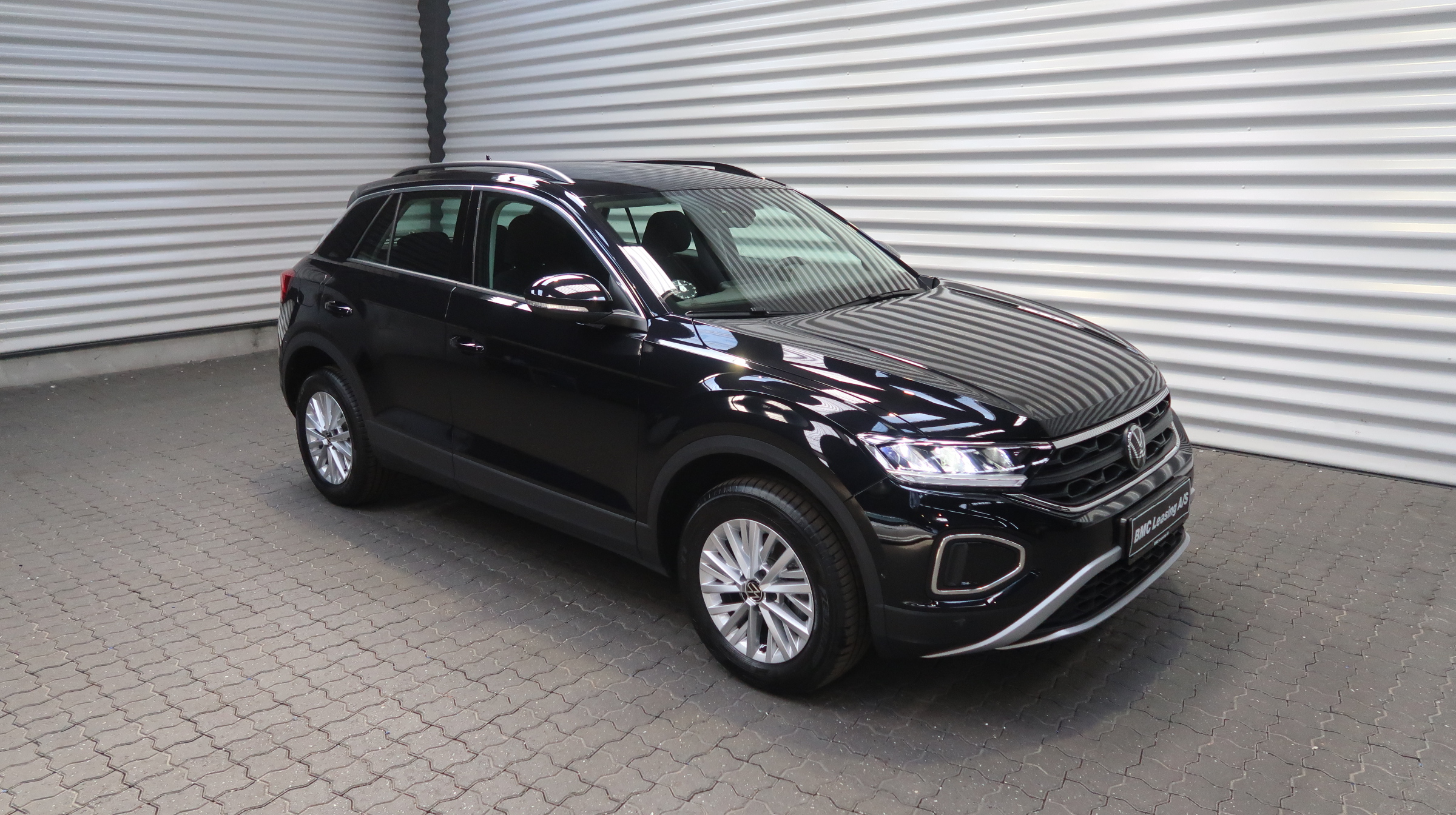 001 k23-05 908435 VW T-Roc Life 1.5 TSI EVO DSG - Skråt forfra, højre