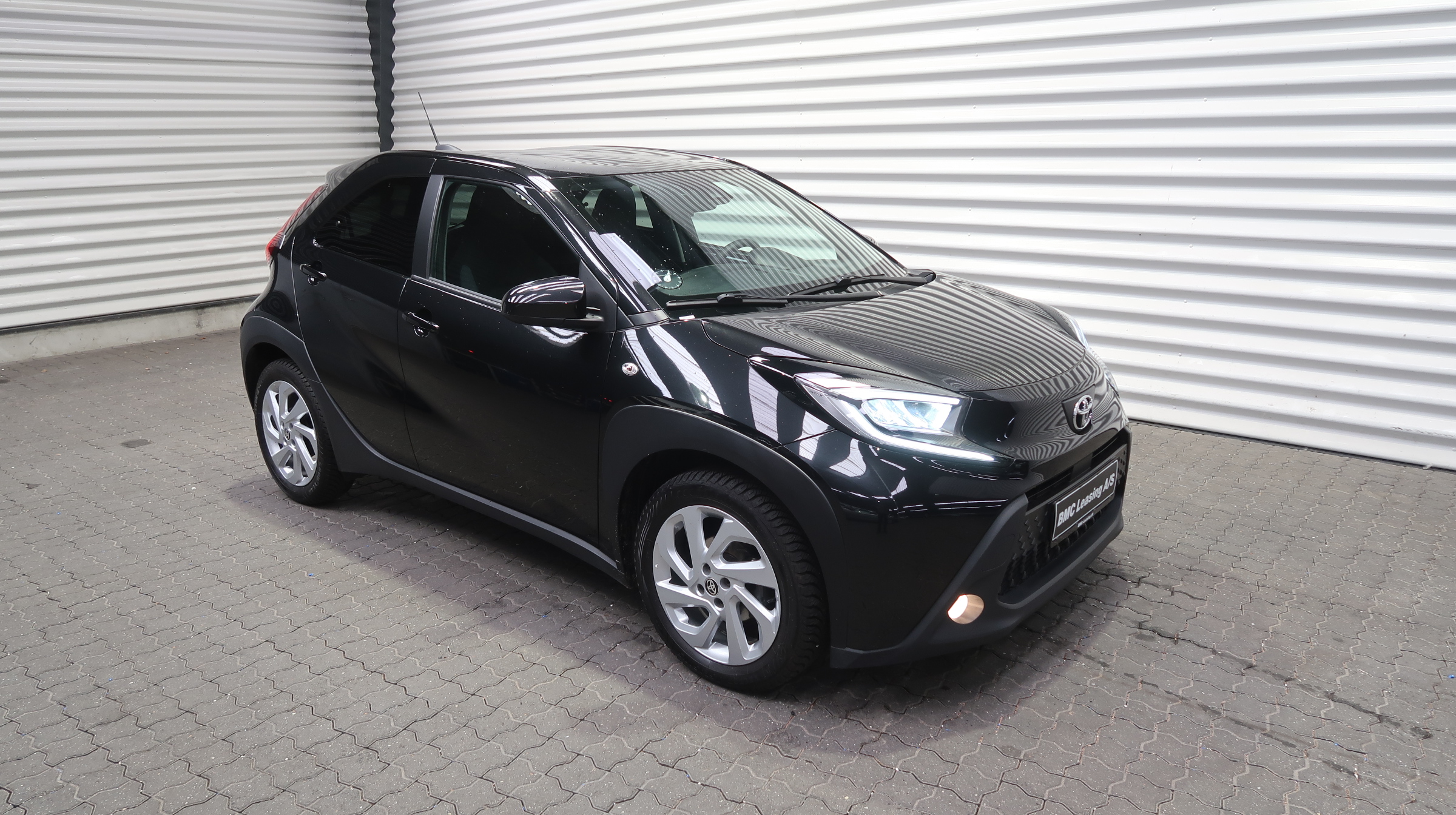 001 k25-01 907385 Toyota Aygo X Active VVT-i - Skråt forfra, højre