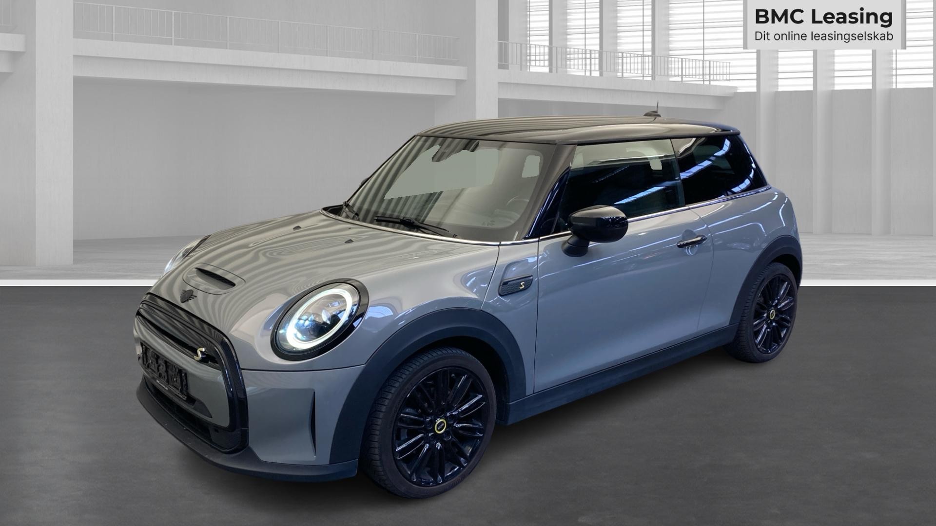 001 u26-05 911452 MINI Cooper SE Classic Trim 32 kWh 3-dr - Skråt forfra, venstre