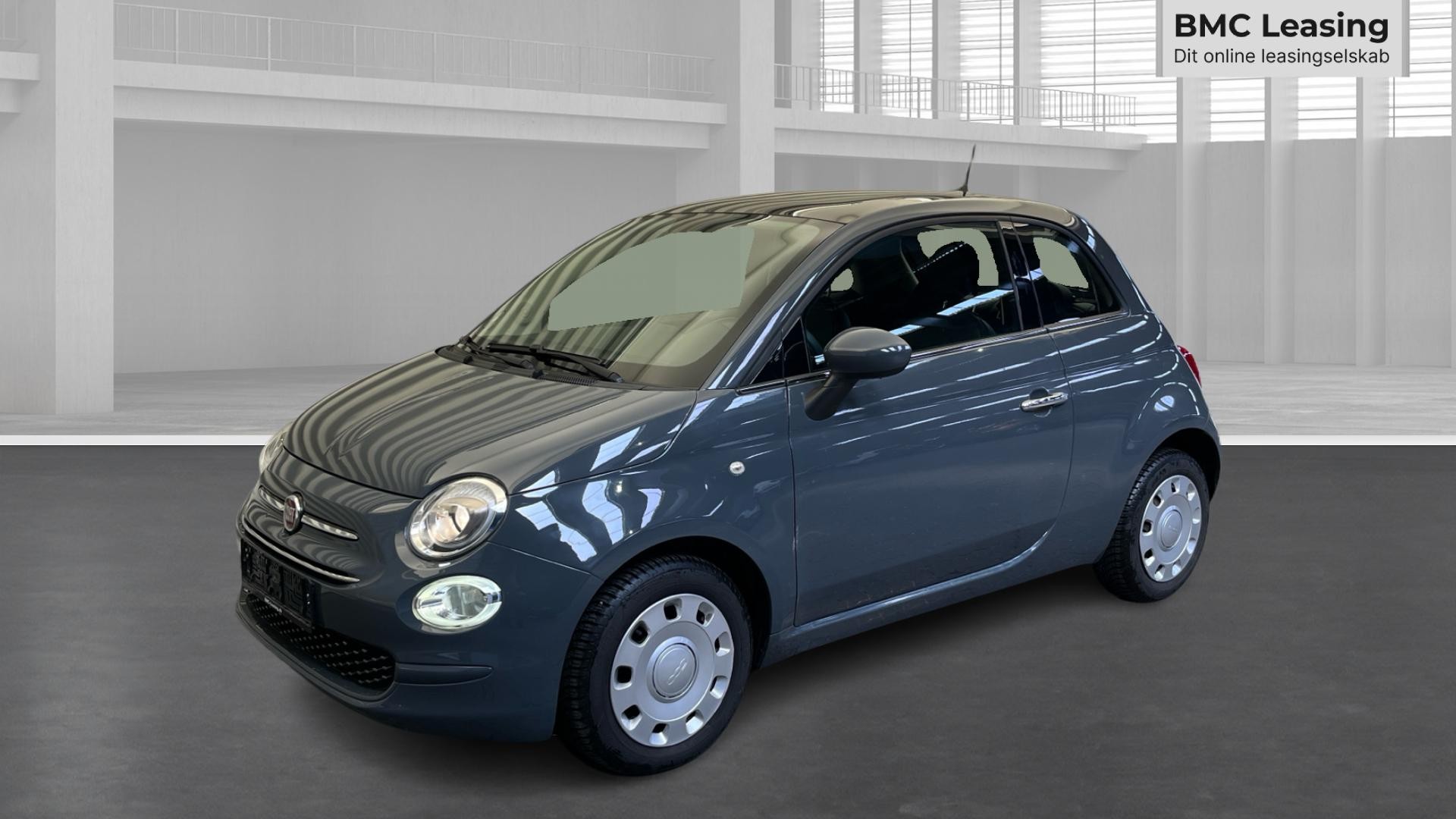 001 u26-06 904813 Fiat 500 Lounge - Skråt forfra, venstre