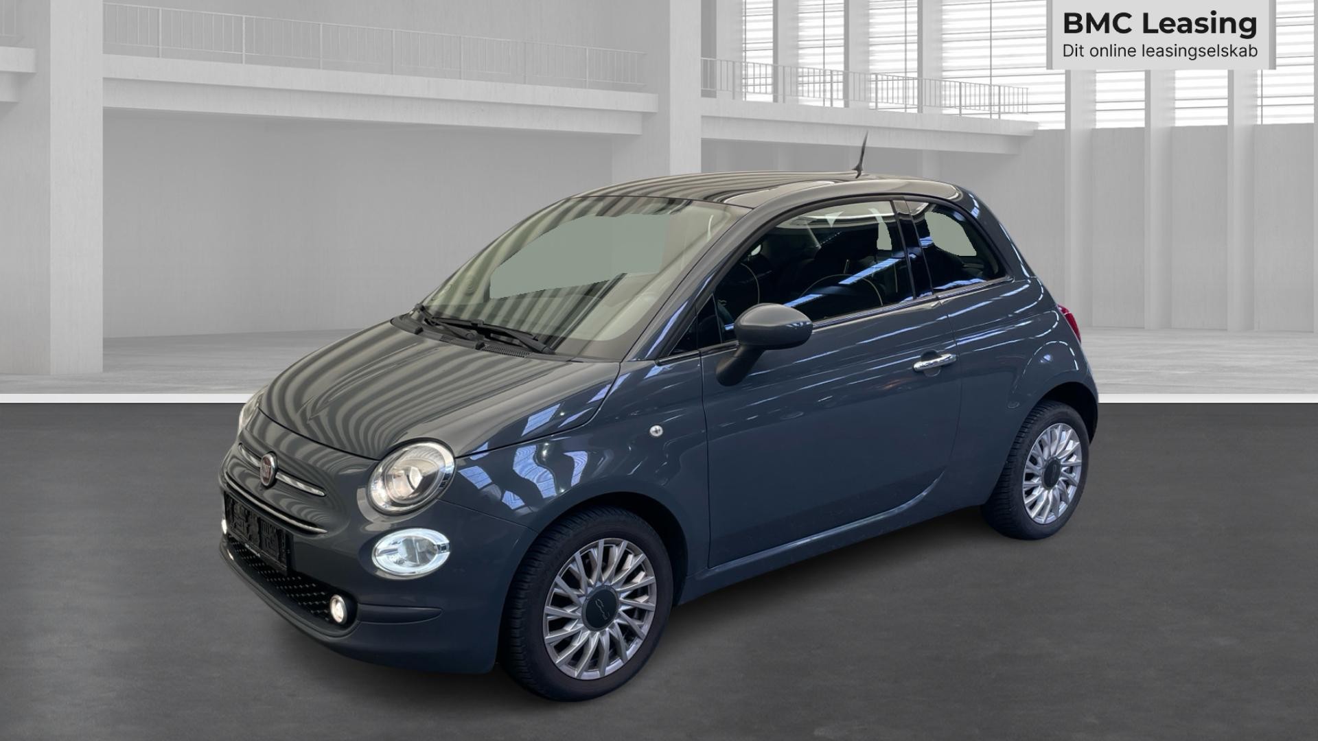 001 u26-06 905585 Fiat 500 Lounge - Skråt forfra, venstre