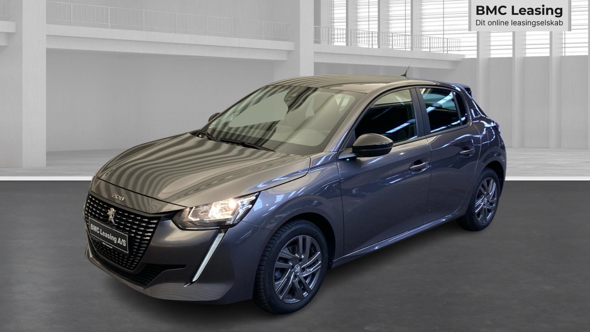 001 u26-06 908308 Peugeot 208 Active Pack PureTech aut. - Skråt forfra, venstre