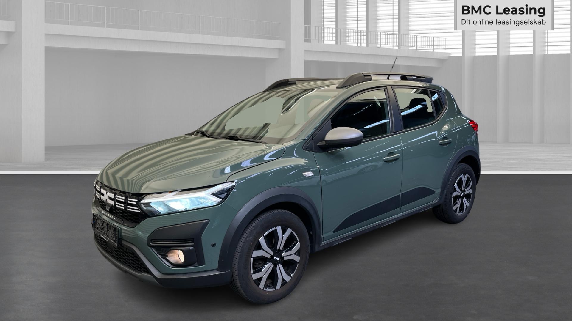 001 u26-06 908615 Dacia Sandero Stepway Expression TCe 90 - Skråt forfra, venstre