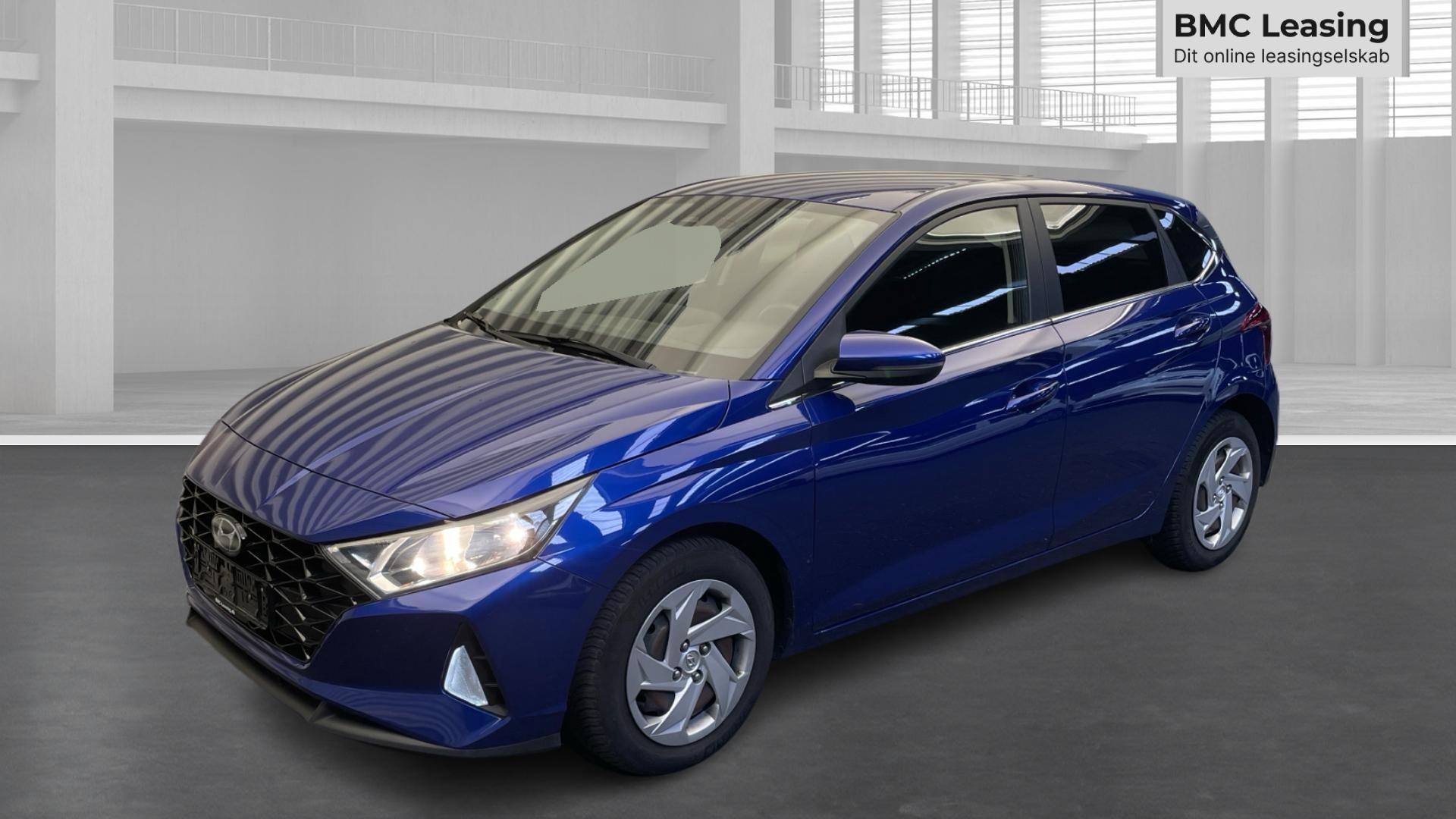 001 u26-06 908858 Hyundai i20 Essential T-GDi aut. - Skråt forfra, venstre