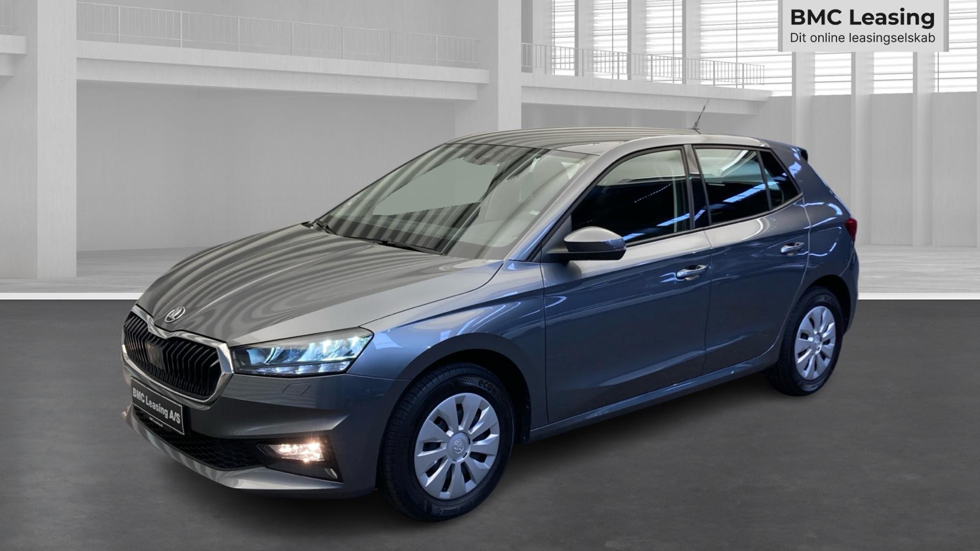 001 u26-06 910504 Škoda Fabia Essence MPI EVO - Skråt forfra, venstre