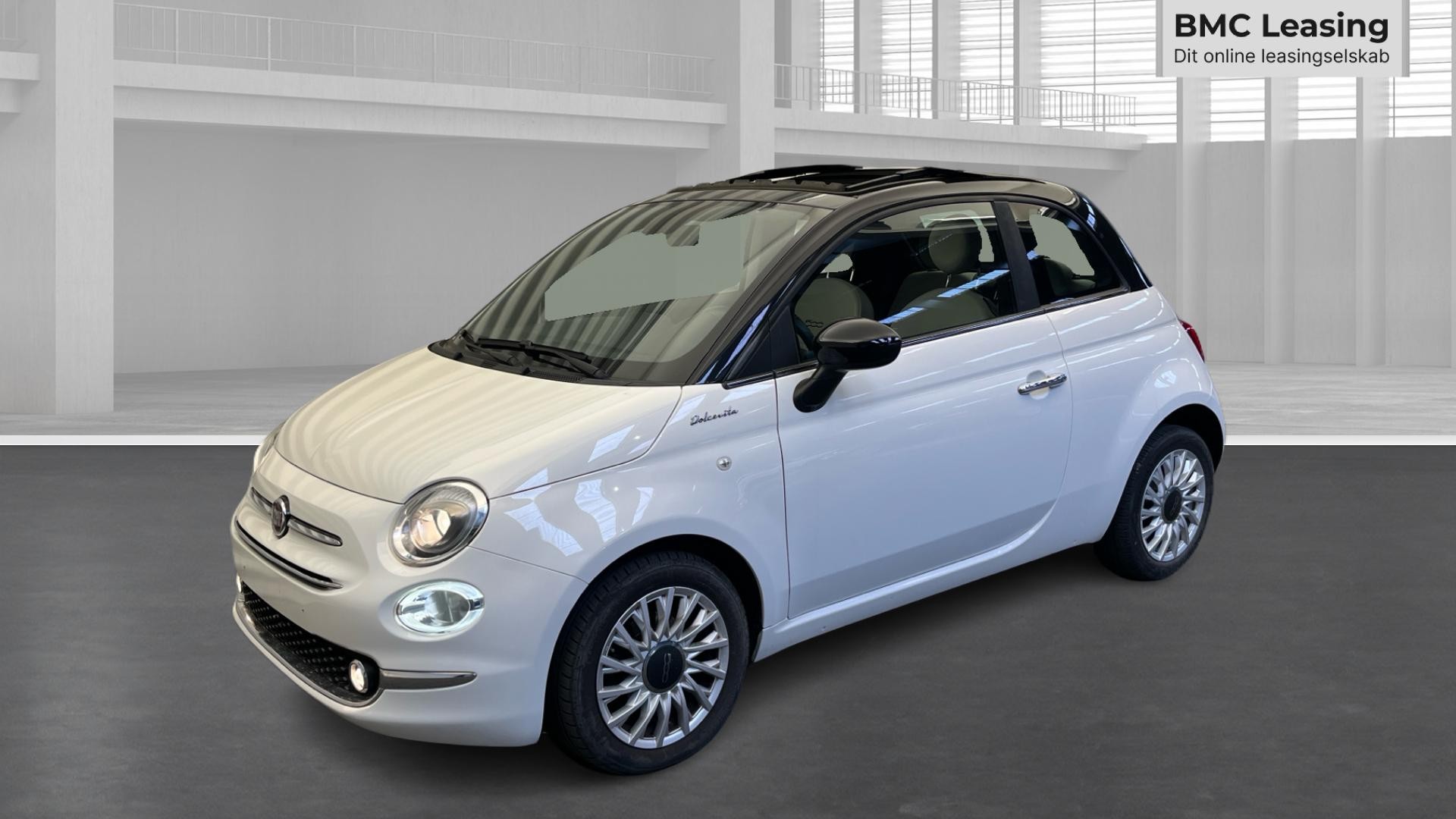 001 u26-06 912099 Fiat 500 Dolcevita Mild hybrid - Skråt forfra, venstre