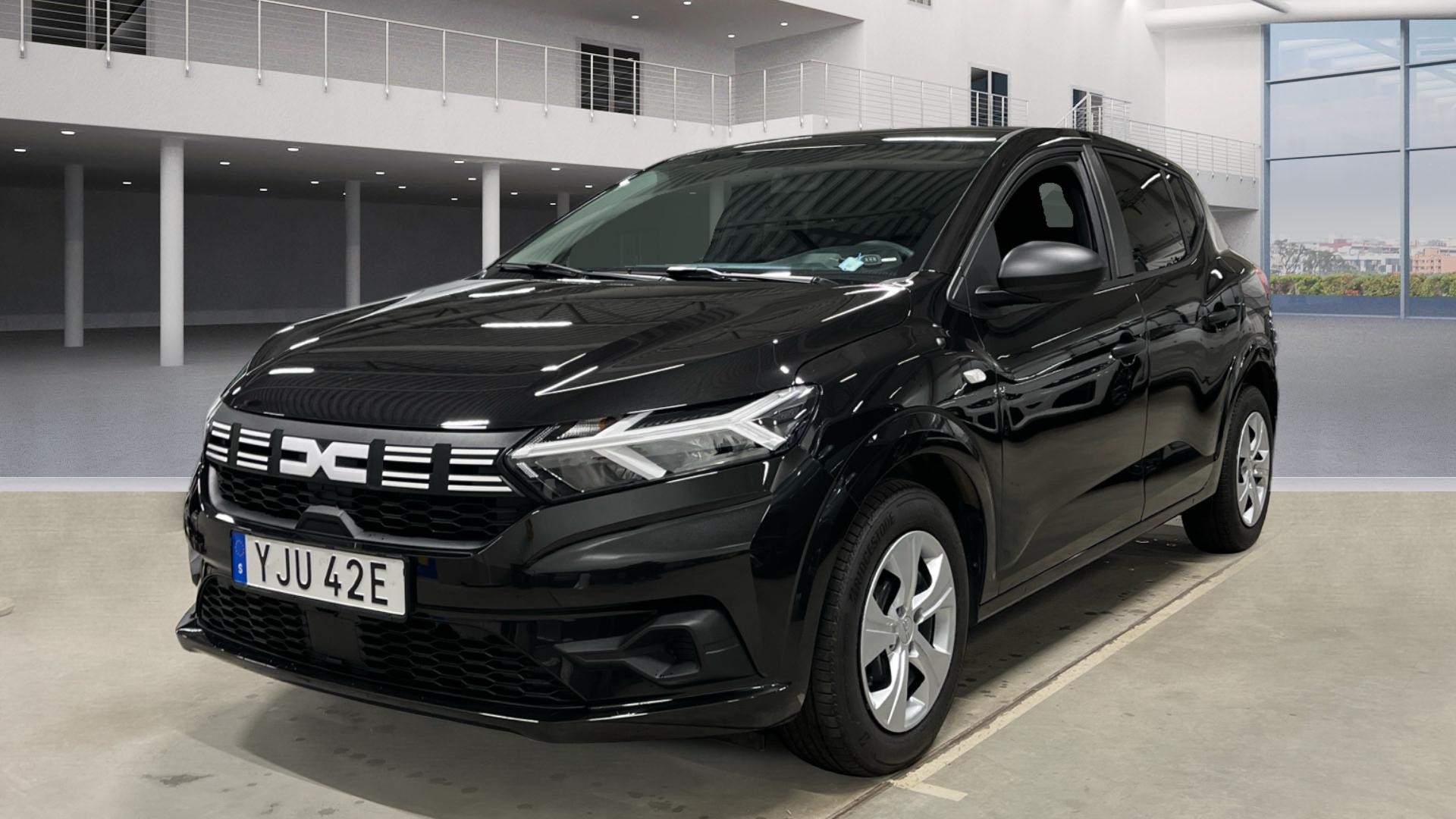 001 BCA 912388 Dacia Sandero Essential TCe 90 - Skråt forfra