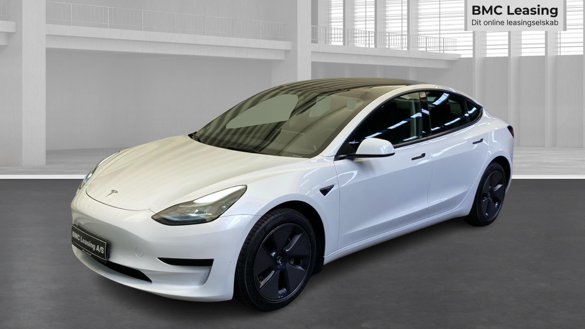 001 k26-07 908303 Tesla Model 3 Standard Range RWD - Skråt forfra, venstre