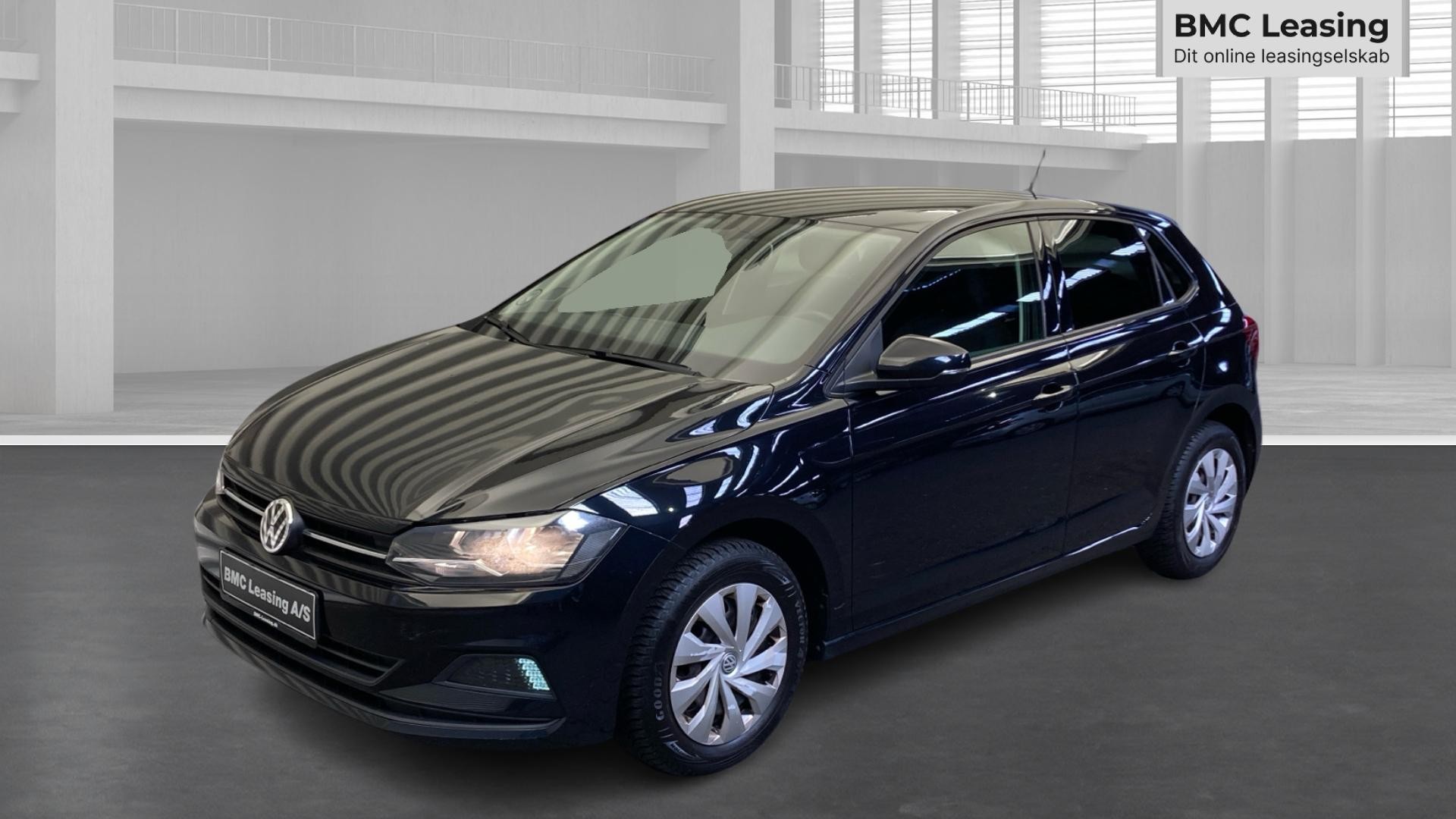 001 k26-08 906564 VW Polo Comfortline TSI - Skråt forfra, venstre