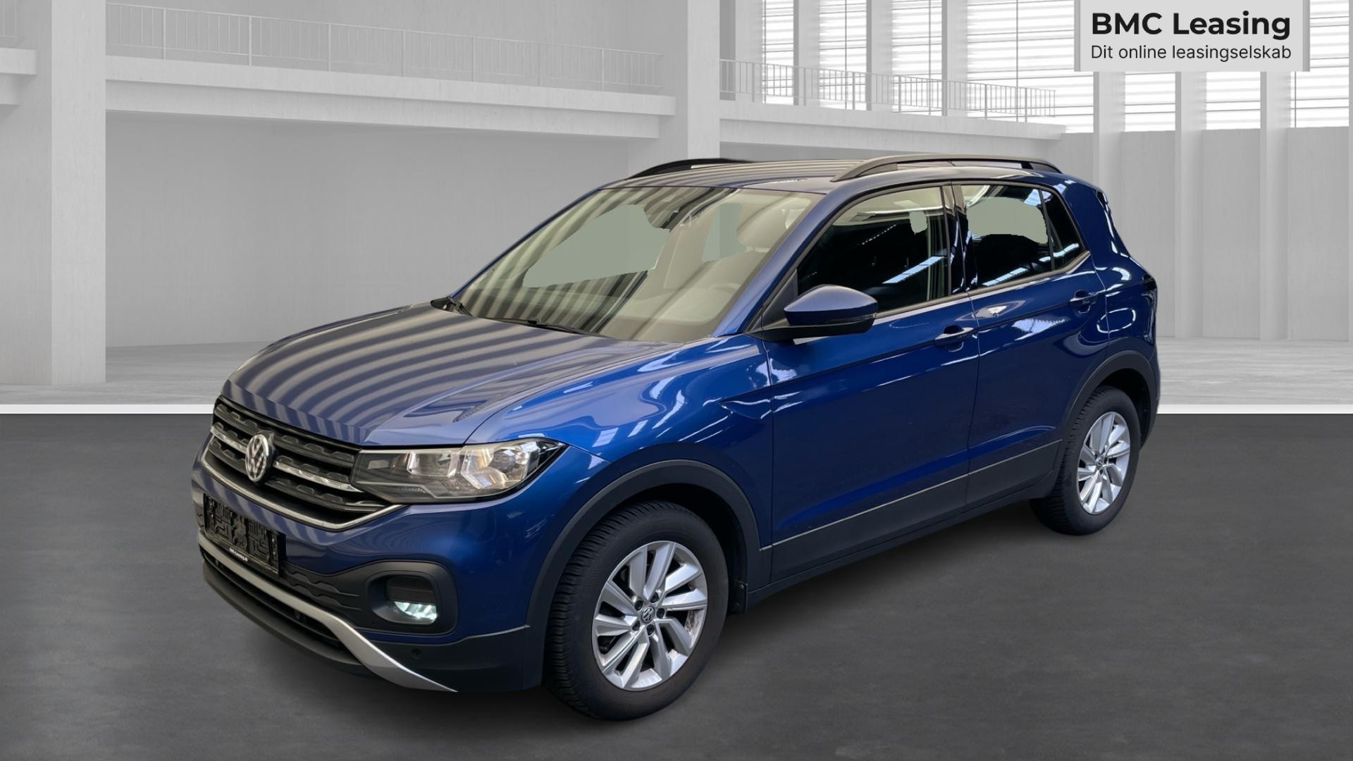 001 u26-07 908429 VW T-Cross Life TSI - Skråt forfra, venstre