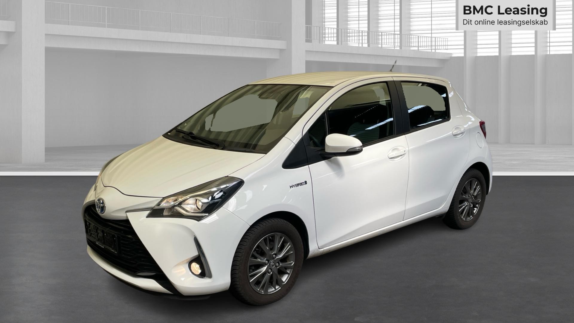 001 u26-07 908504 Toyota Yaris Active VVT-i Hybrid aut. - Skråt forfra, venstre