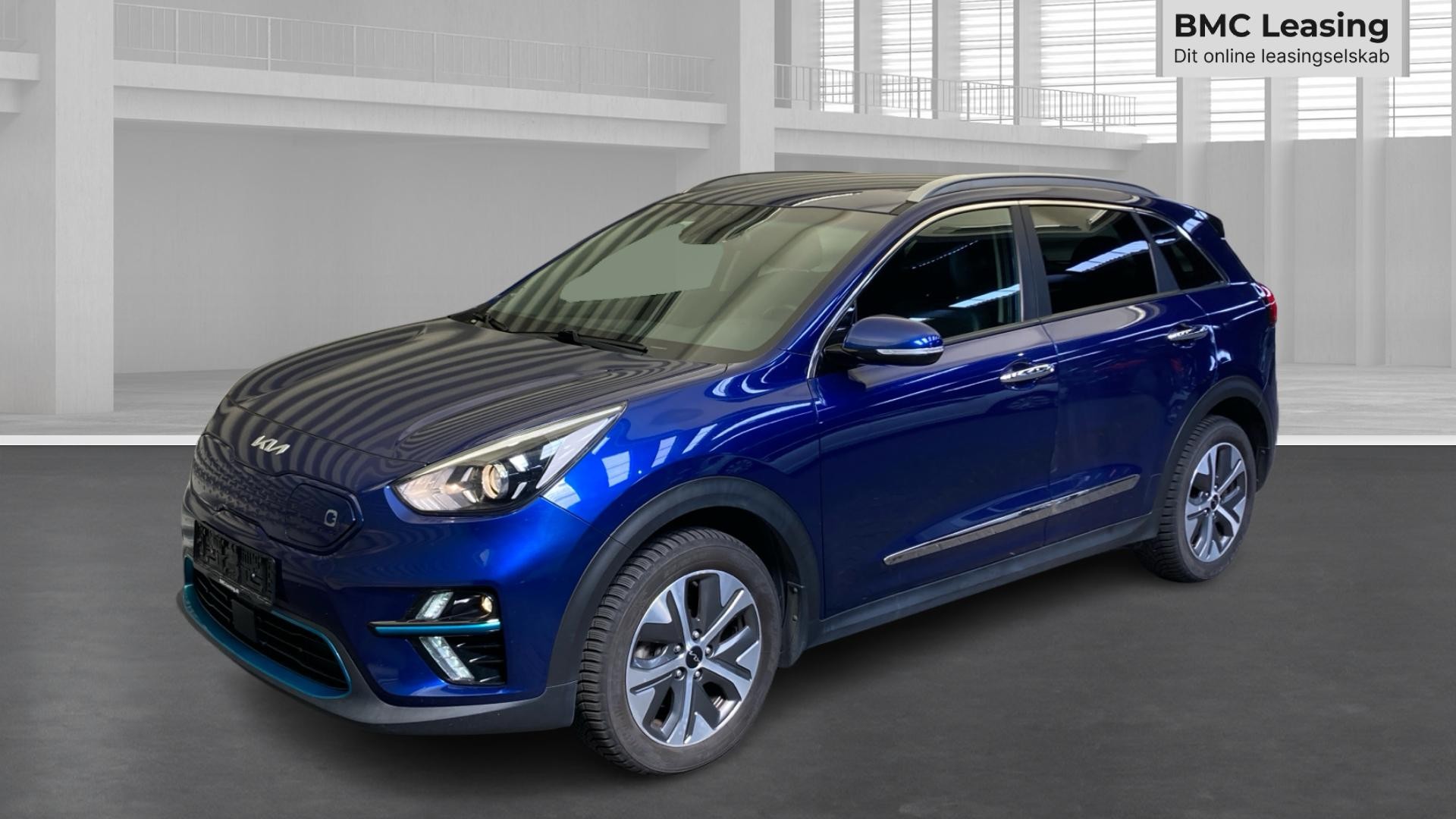 001 u26-07 909766 Kia Niro EV Advance 64 kWh - Skråt forfra, venstre