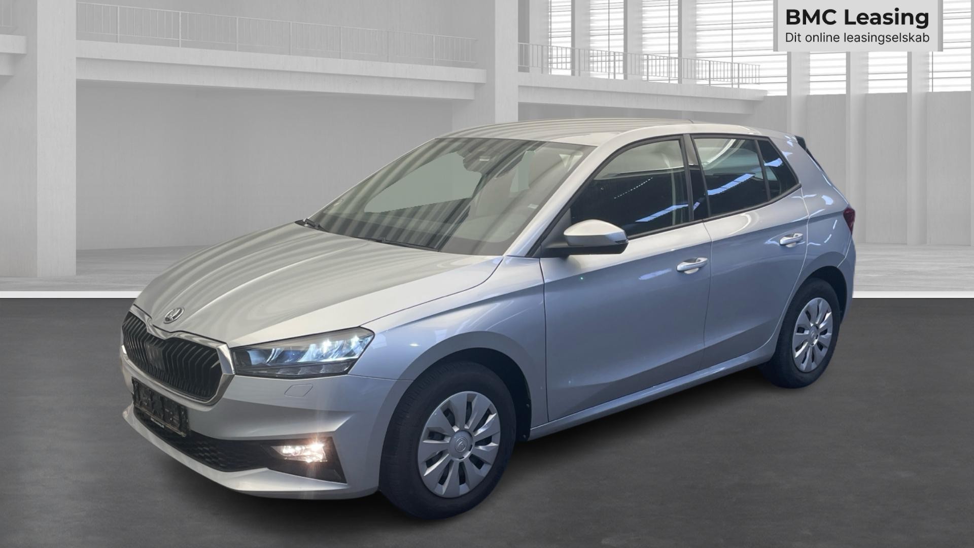 001 u26-07 909887 Škoda Fabia Essence MPI EVO - Skråt forfra, venstre