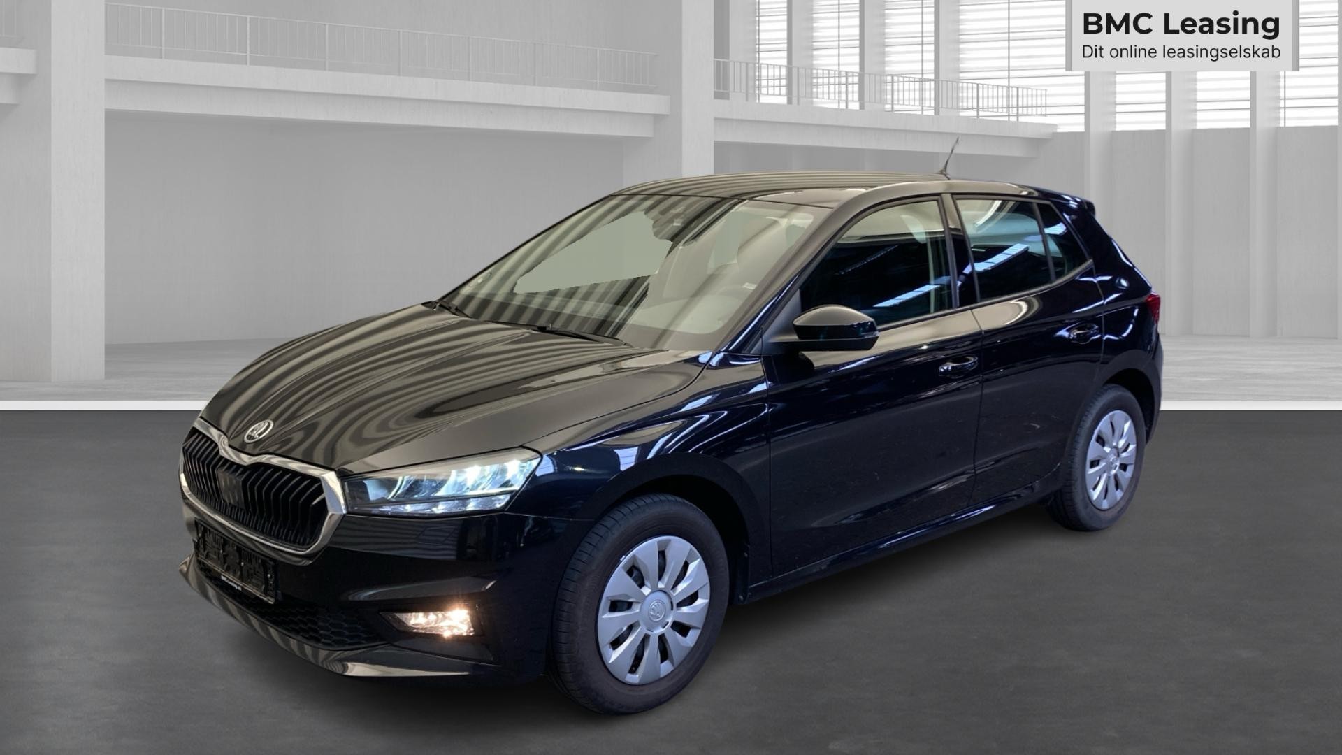 001 u26-07 910475 Škoda Fabia Essence MPI EVO - Skråt forfra, venstre