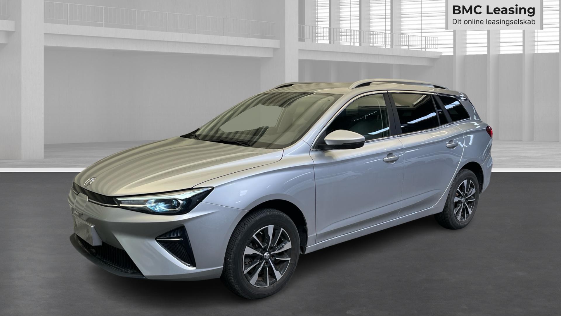 001 u26-07 911841 MG5 Electric Comfort 50 kWh st.car - Skråt forfra, venstre