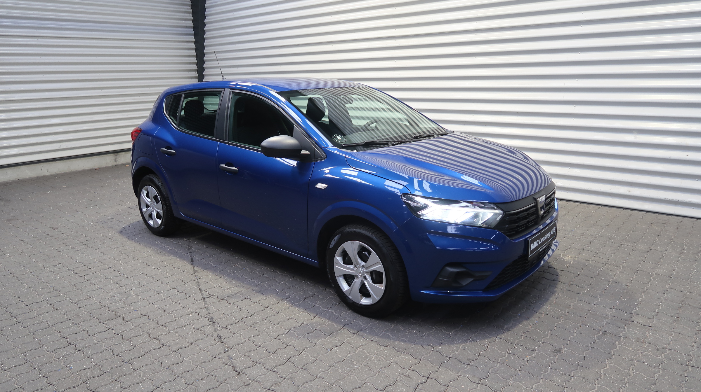 001 909264 Dacia Sandero Essential TCe 90 - Skråt forfra, højre