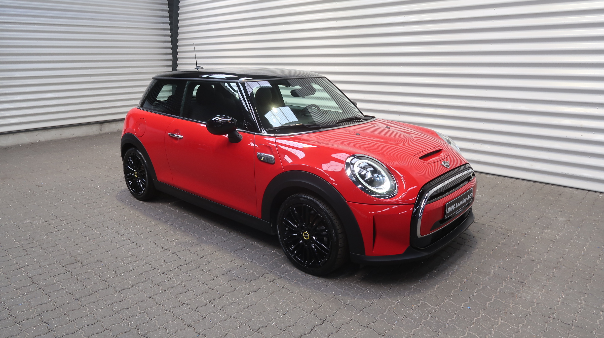 001 k25-05 910183 MINI Cooper SE Classic Trim 32 kWh 3-dr - Skråt forfra, højre