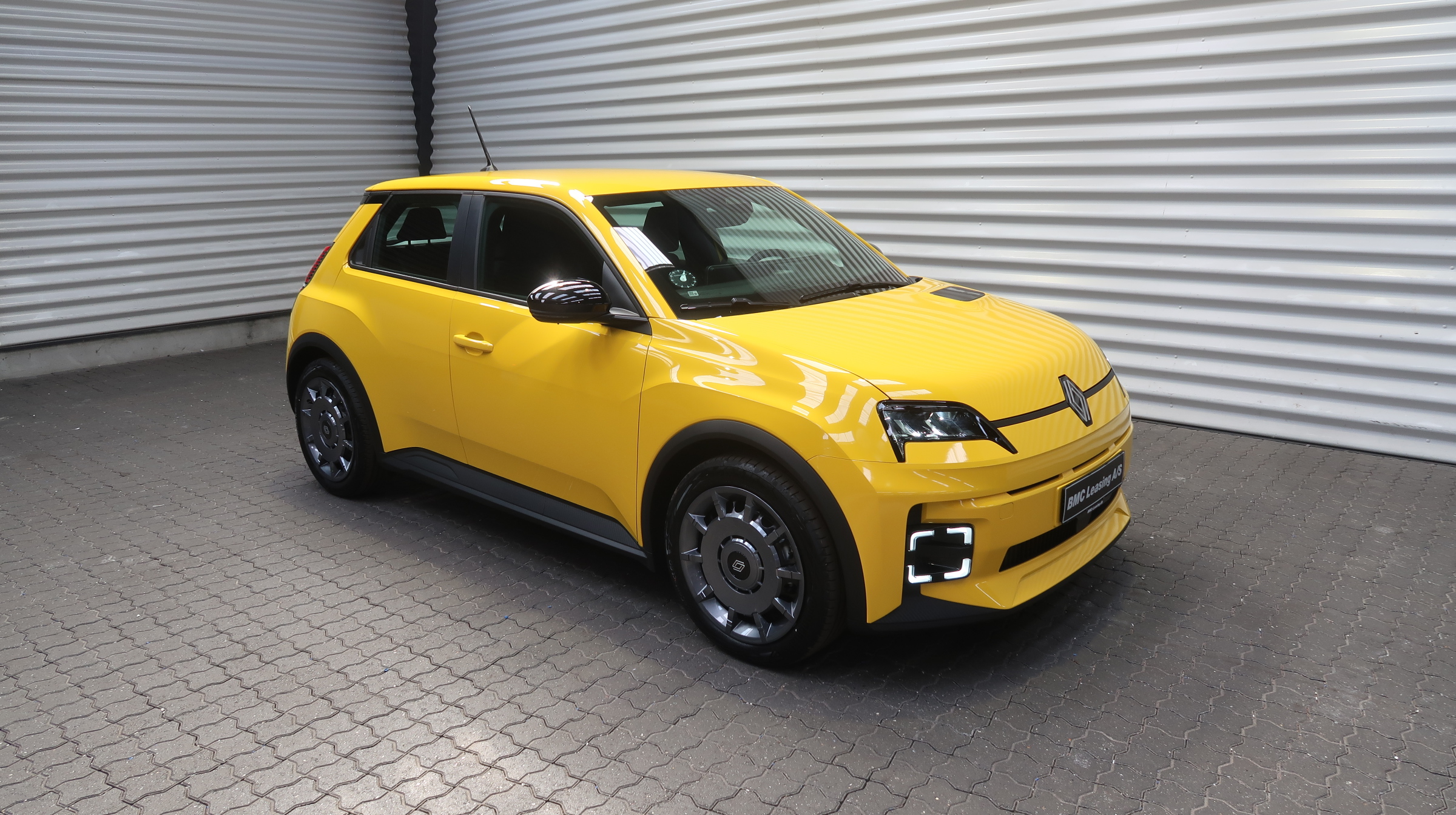 001 k25-05 Renault 5 E-Tech Electric Evolution - Skråt forfra, venstre