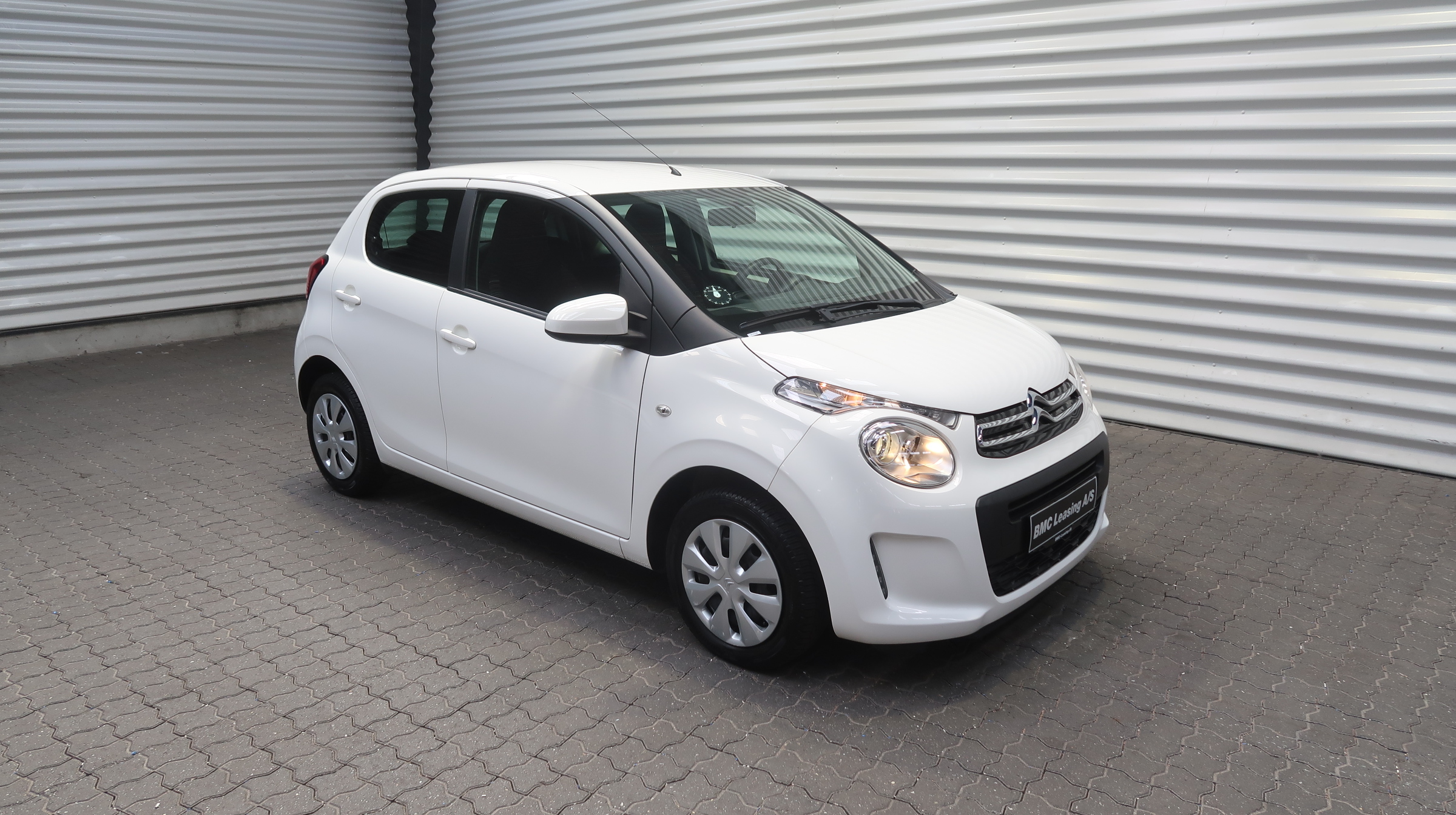001 k25-07 910798 Citroën C1 Triumph VTi - Skråt forfra, højre