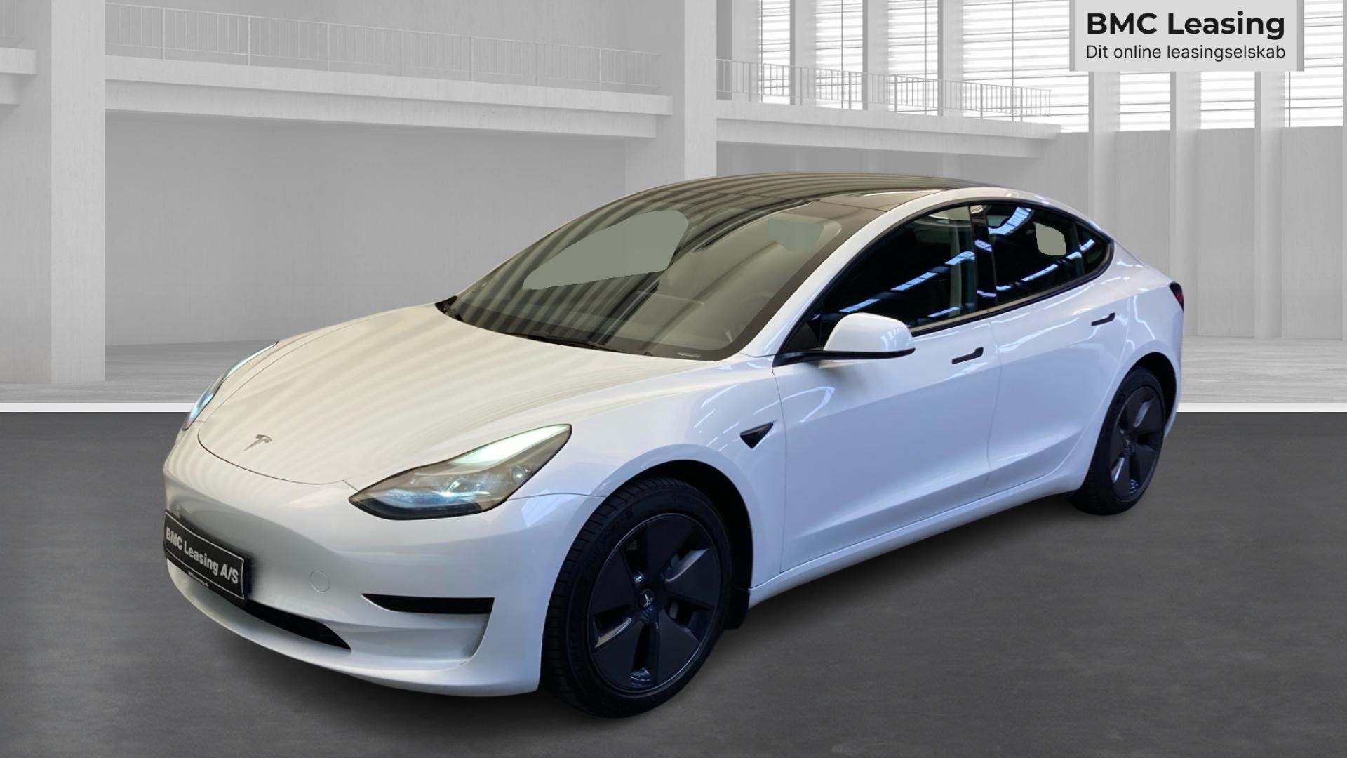 001 k26-06 908225 Tesla Model 3 Standard Range RWD - Skråt forfra, venstre