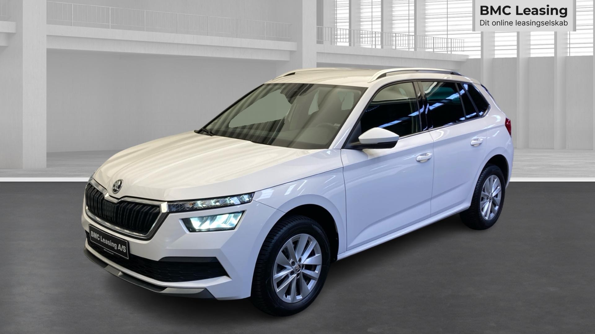 001 k26-08 910346 Škoda Kamiq Ambition TSI DSG - Skråt forfra, venstre