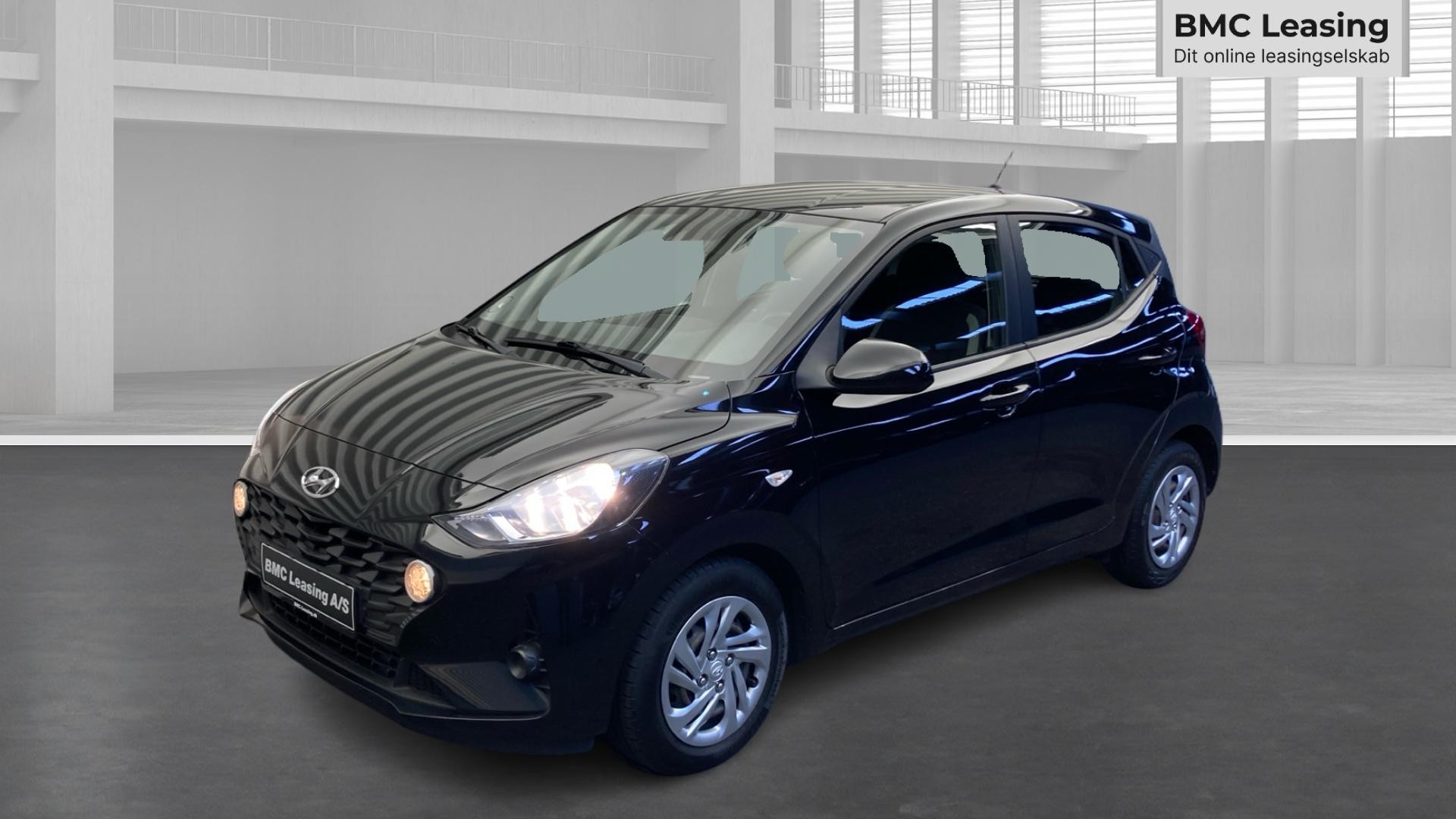 001 k26-09 906721 Hyundai i10 Essential MPi - Skråt forfra, venstre
