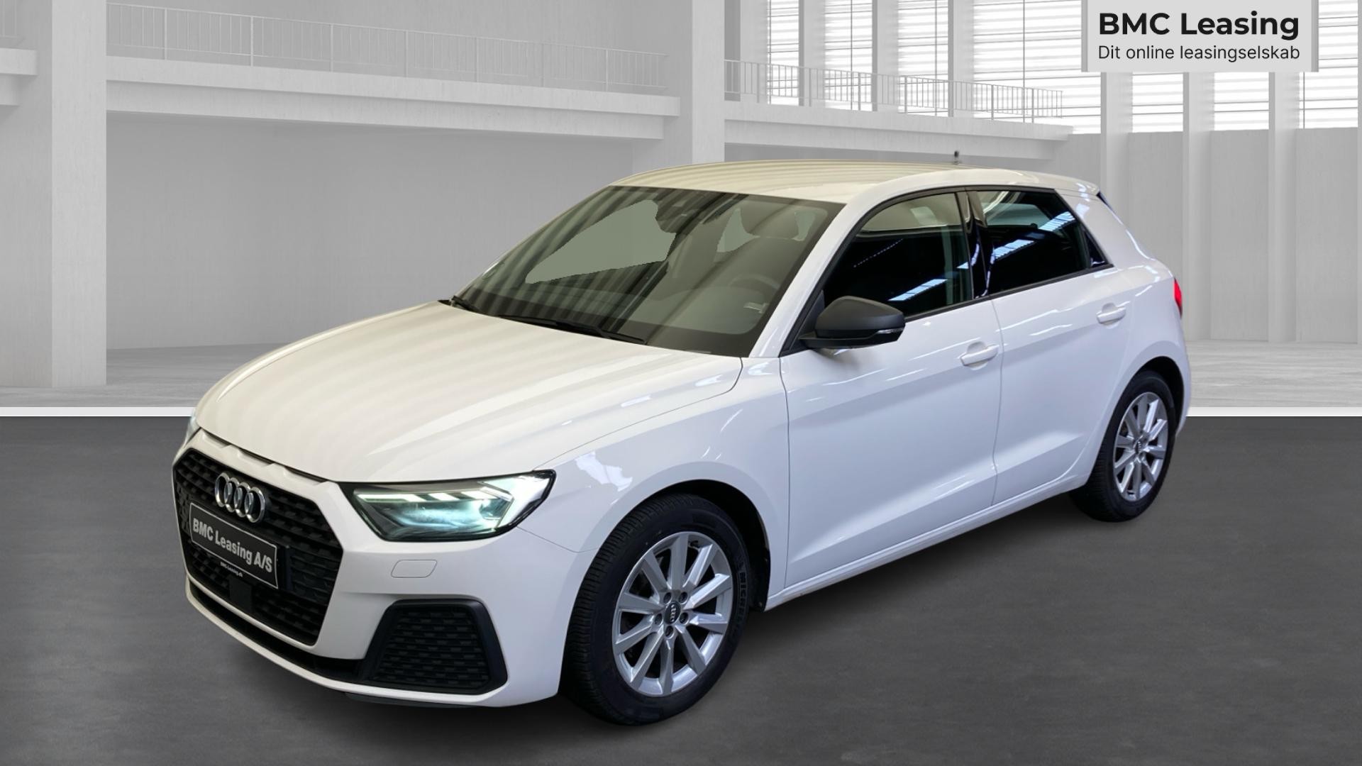 001 k26-09 908437 Audi A1 Proline 30 TFSI Sportback - Skråt forfra, venstre