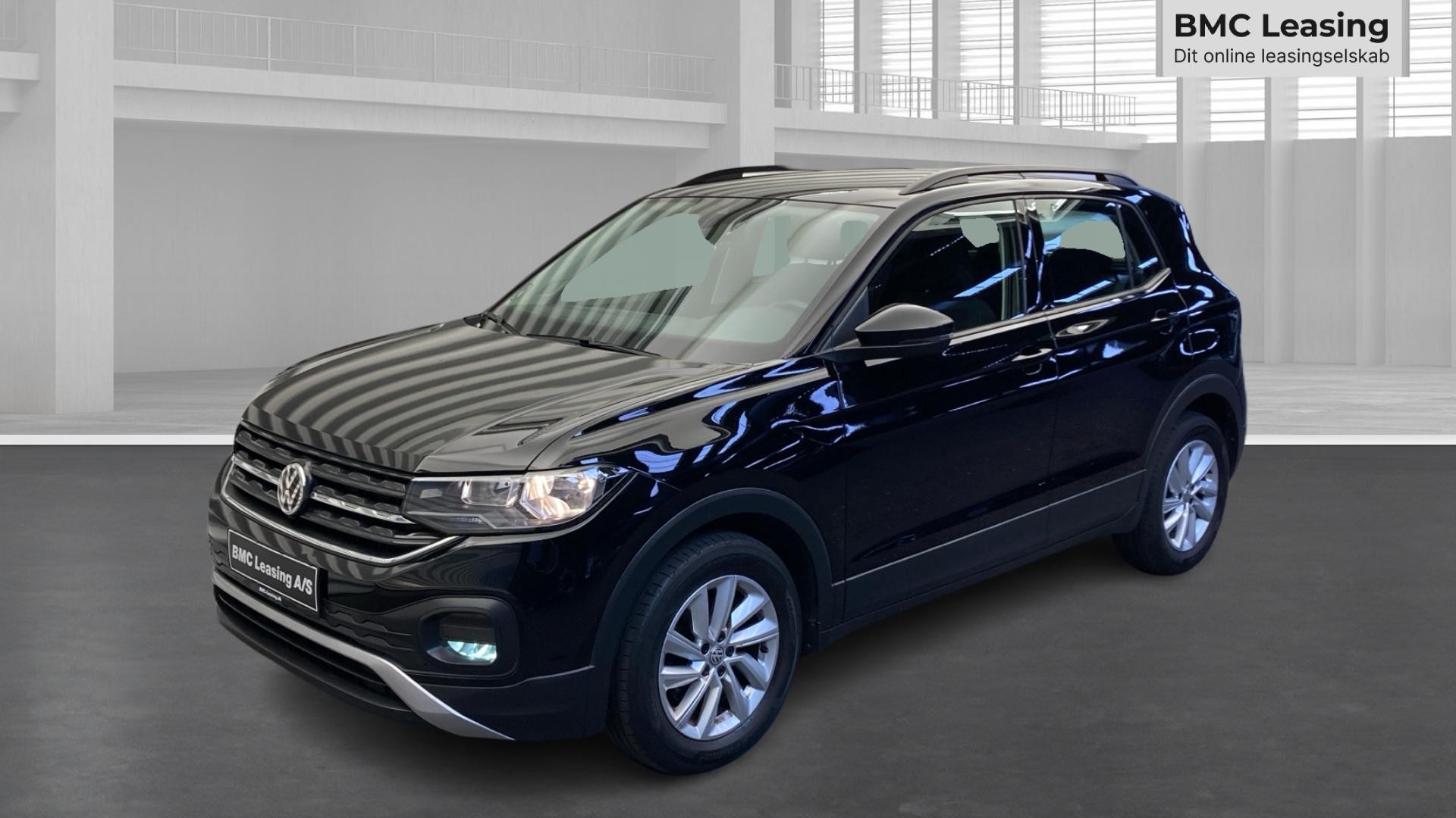 001 k26-09 908486 VW T-Cross Life TSI - Skråt forfra, venstre