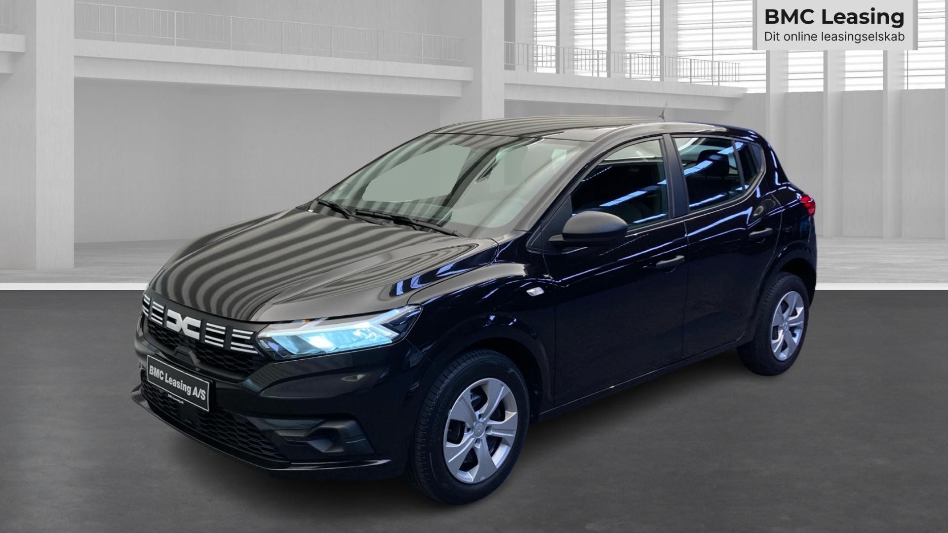 001 k26-09 909295 Dacia Sandero Essential TCe 90 - Skråt forfra, venstre
