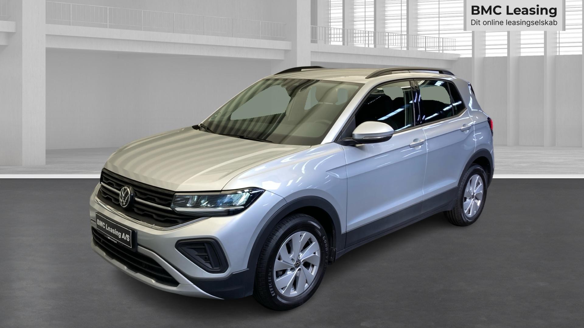 001 k26-09 910841 VW T-Cross Life TSI - Skråt forfra, venstre