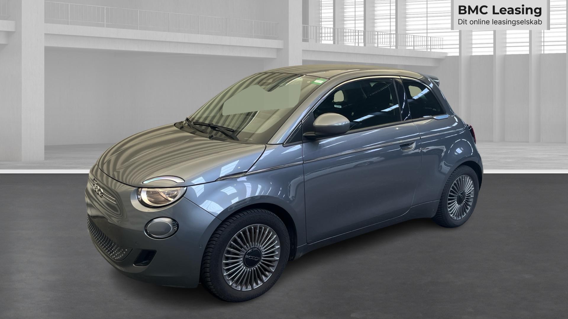 001 u26-05 911921 Fiat 500e 42 kWh - Skråt forfra, venstre
