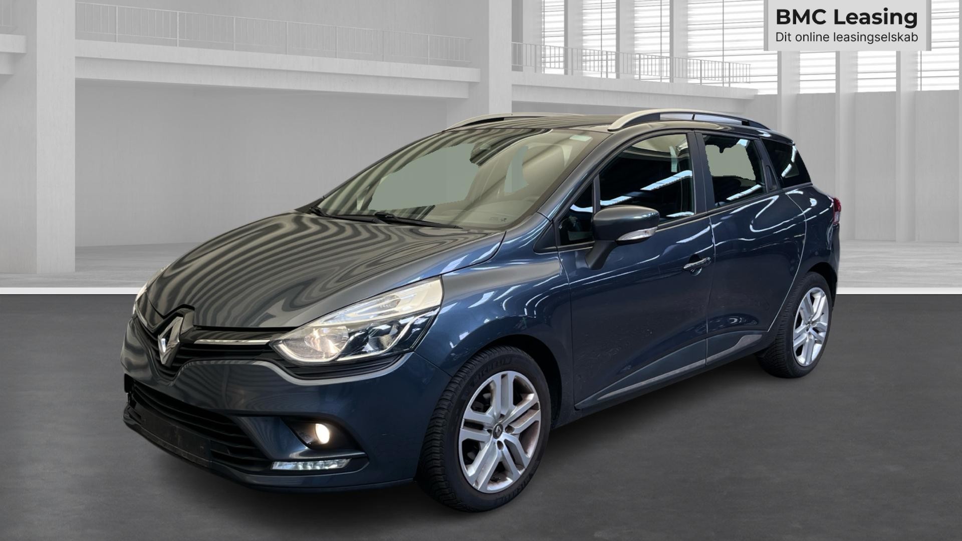 001 u26-08 905043, Renault Clio Zen, Skråt forfra venstre