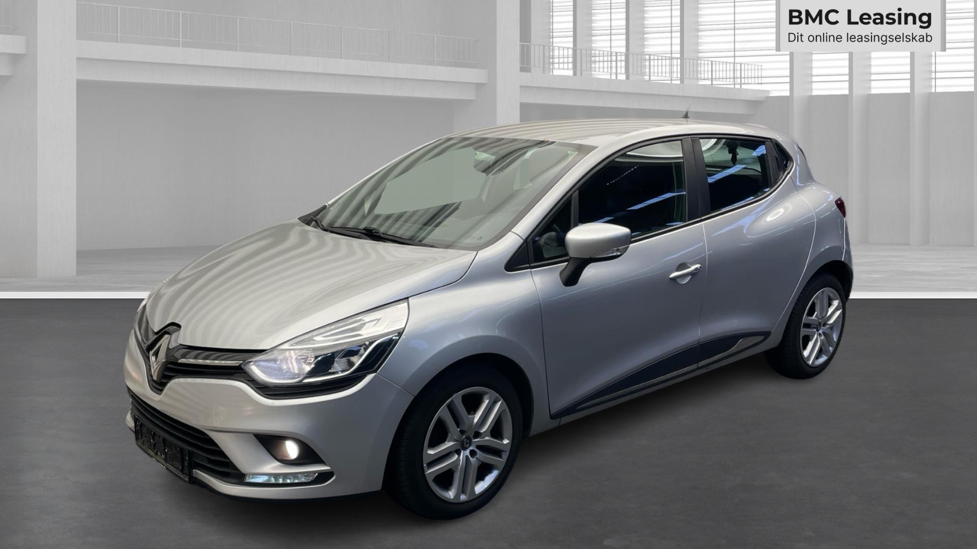 001 u26-08 906392 Renault Clio Zen TCe 5-dr - Skråt forfra, venstre