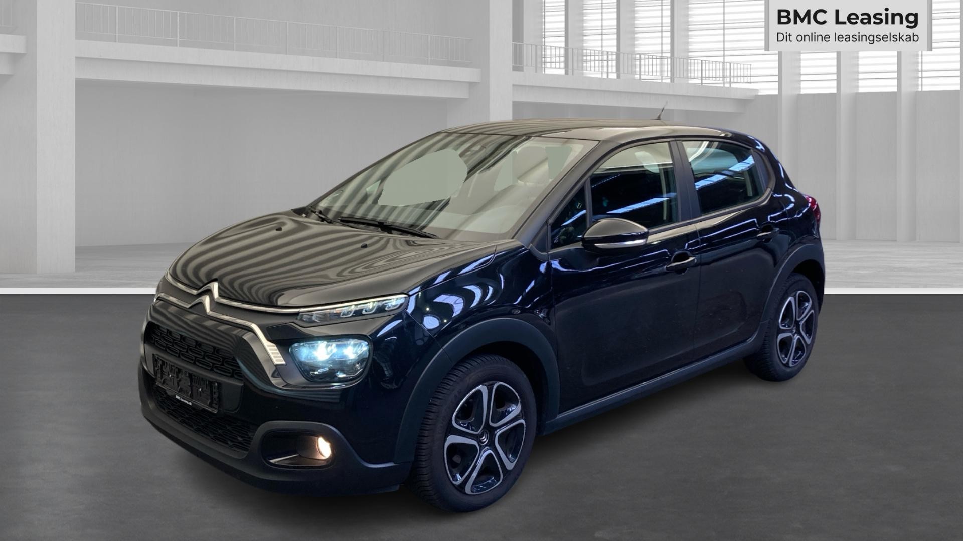 001 u26-08 906546 Citroën C3 Feel PureTech - Skråt forfra, venstre
