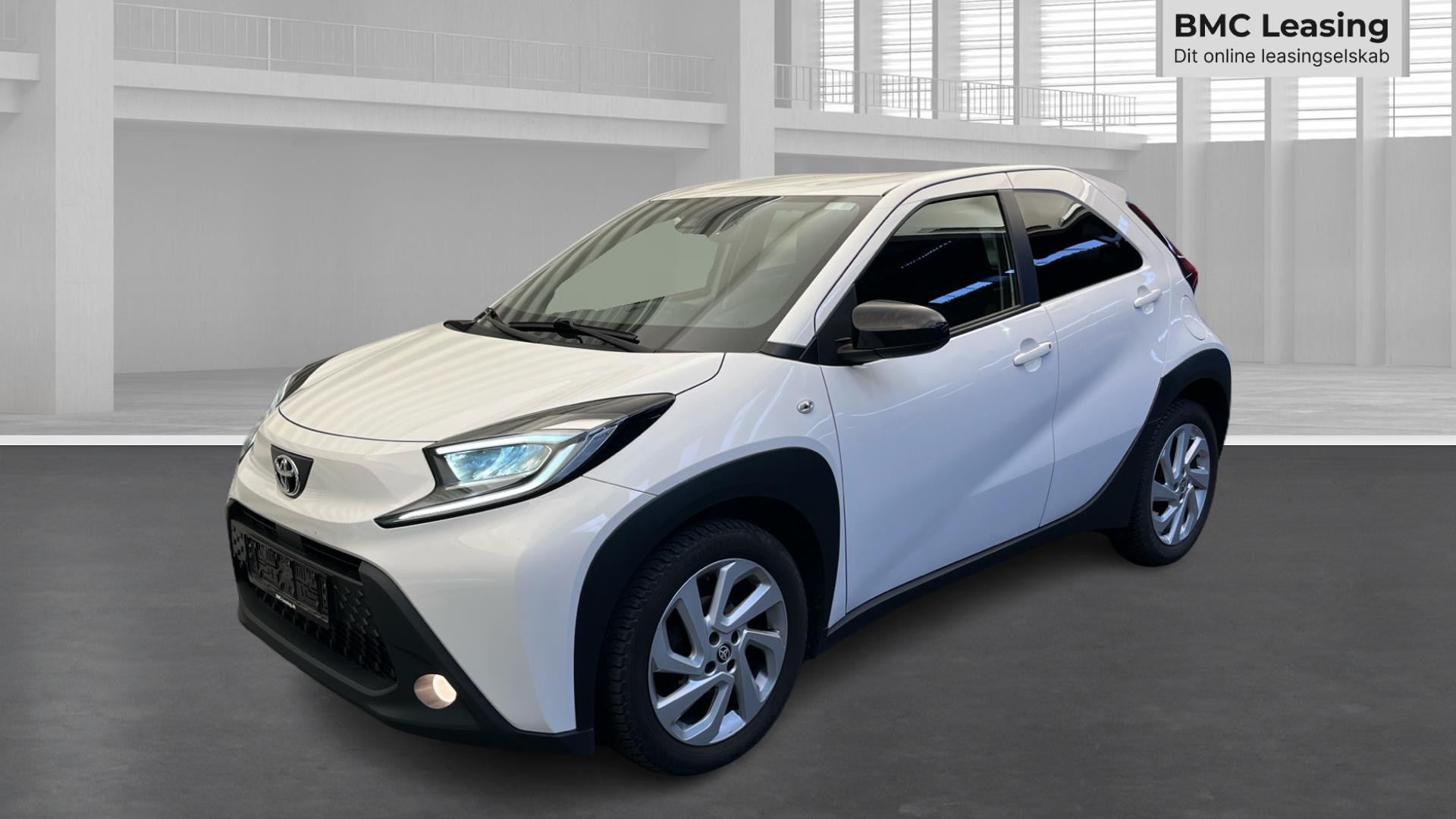 001 u26-08 907390, Toyota Aygo X, skråt forfra venstre