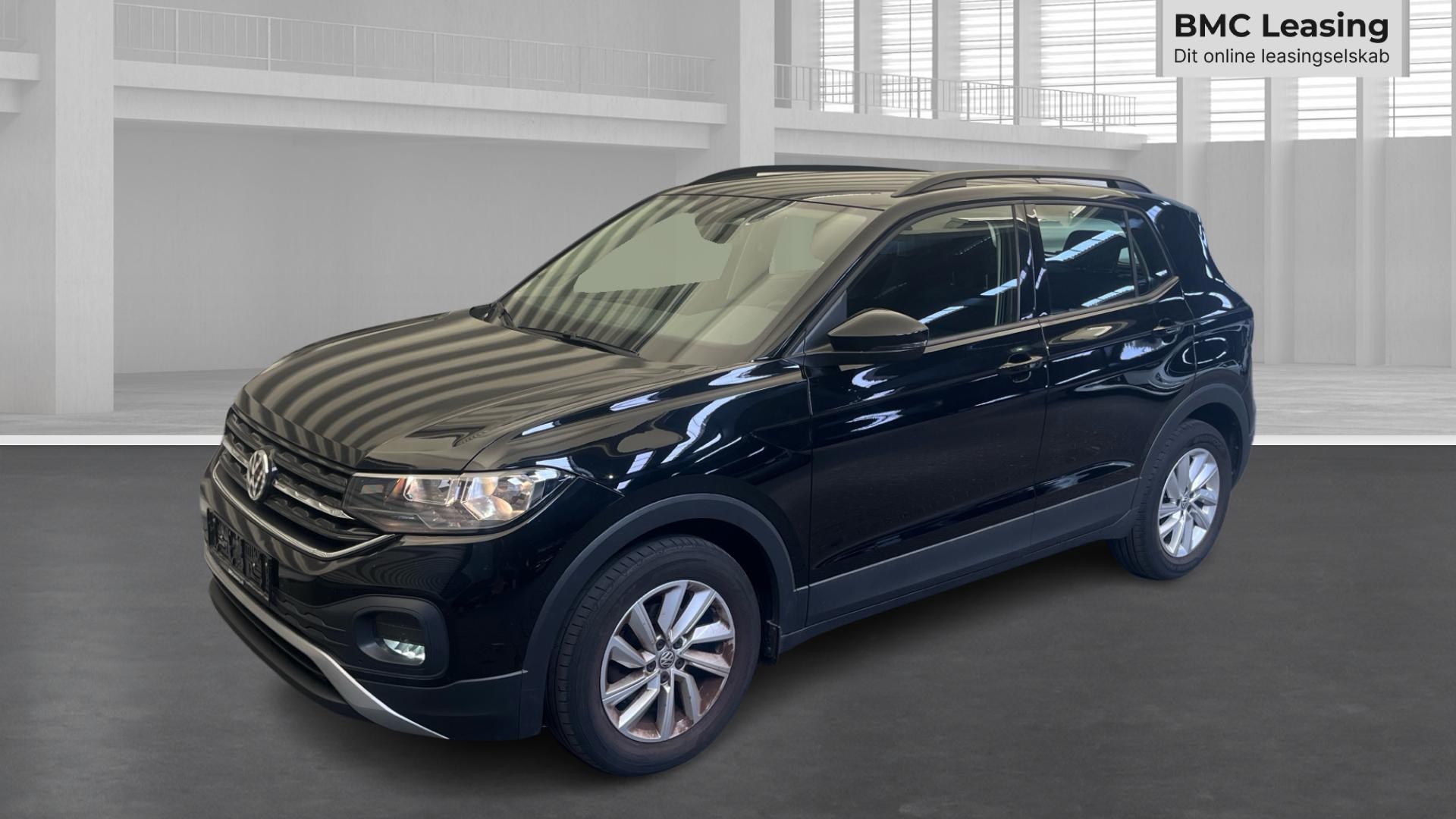 001 u26-08 908486 VW T-Cross Life TSI - Skråt forfra, venstre