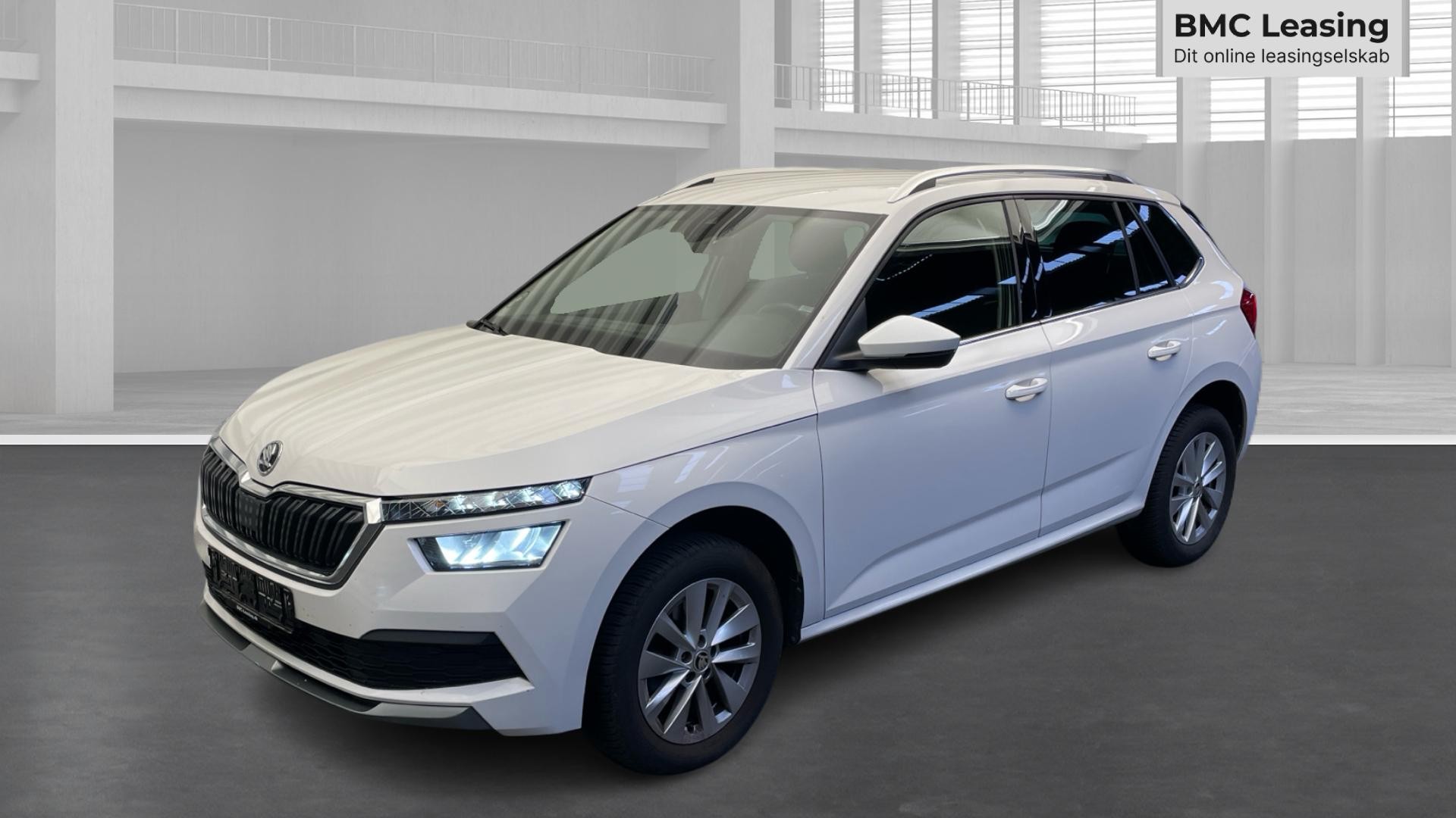 001 u26-08 910412 Škoda Kamiq Ambition TSI DSG - Skråt forfra, venstre
