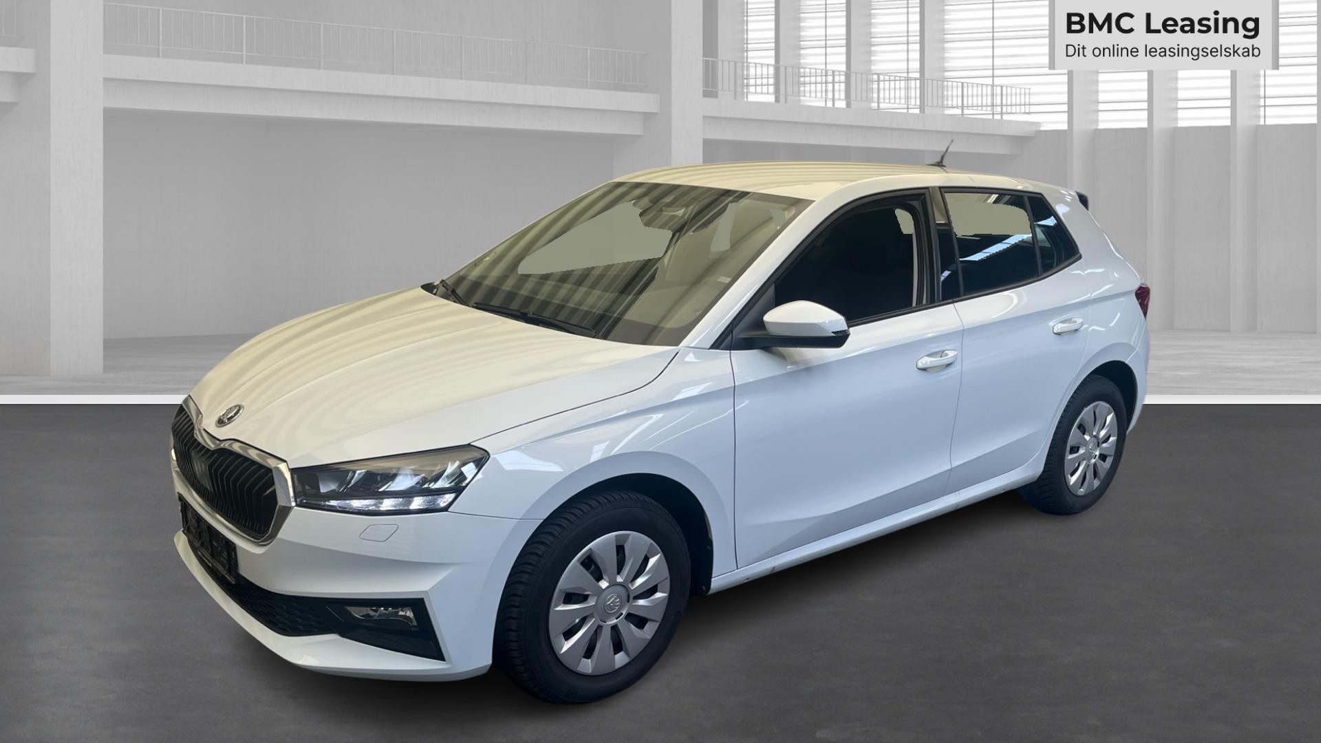 001 u26-08 910494 Škoda Fabia Essence MPI EVO - Skråt forfra, venstre