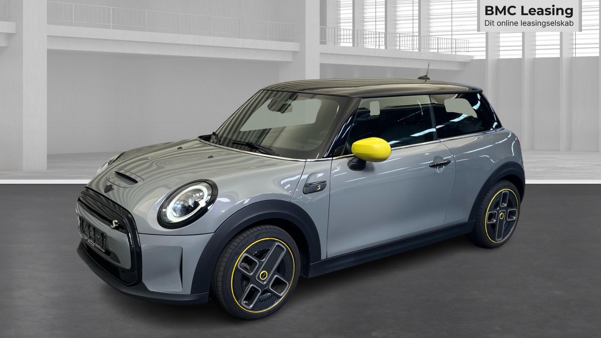 001 u26-08 910831 Mini Cooper SE - Skråt forfra, venstre