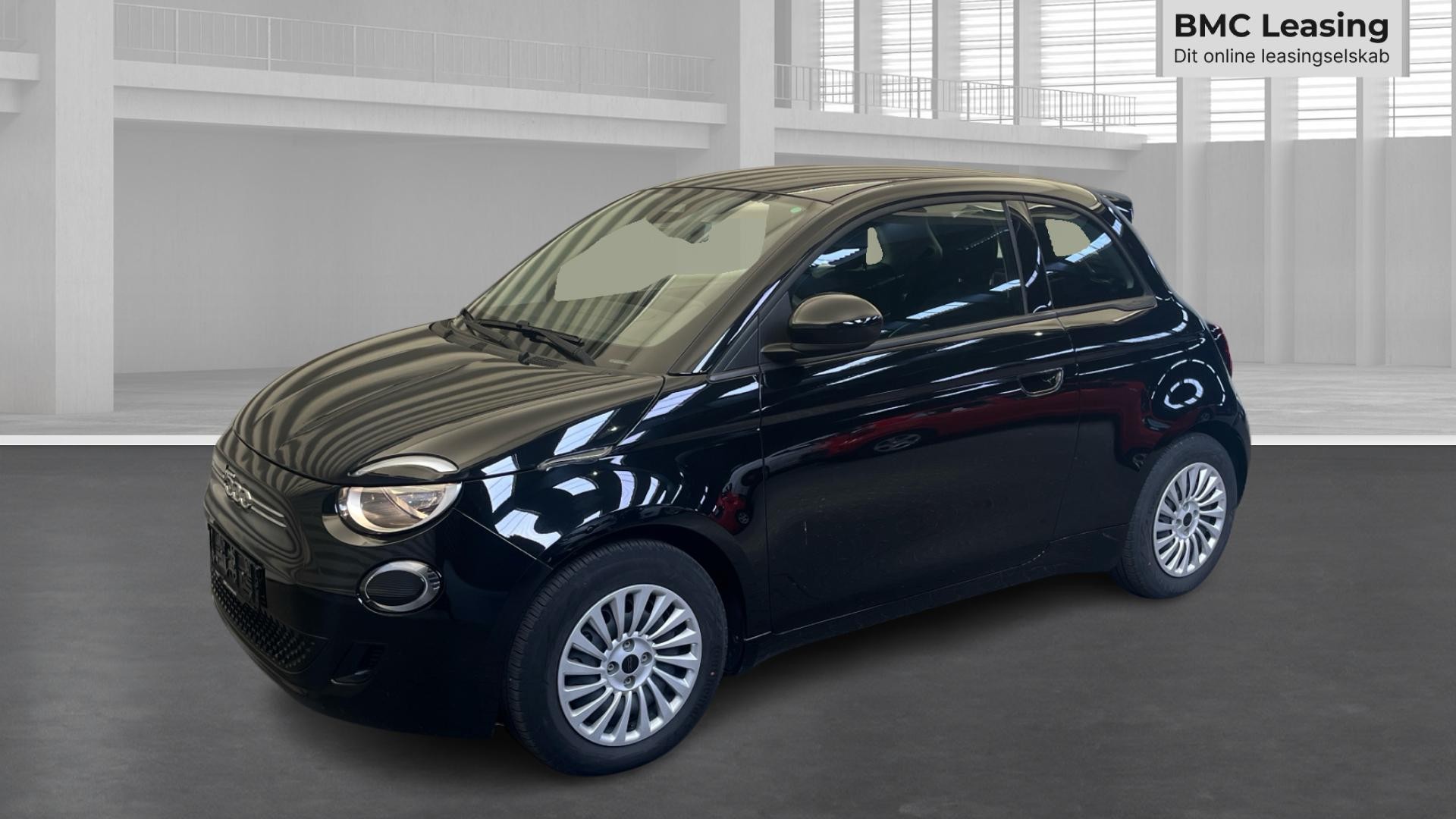 001 u26-08 912436, Fiat 500e, Skråt forfra venstre