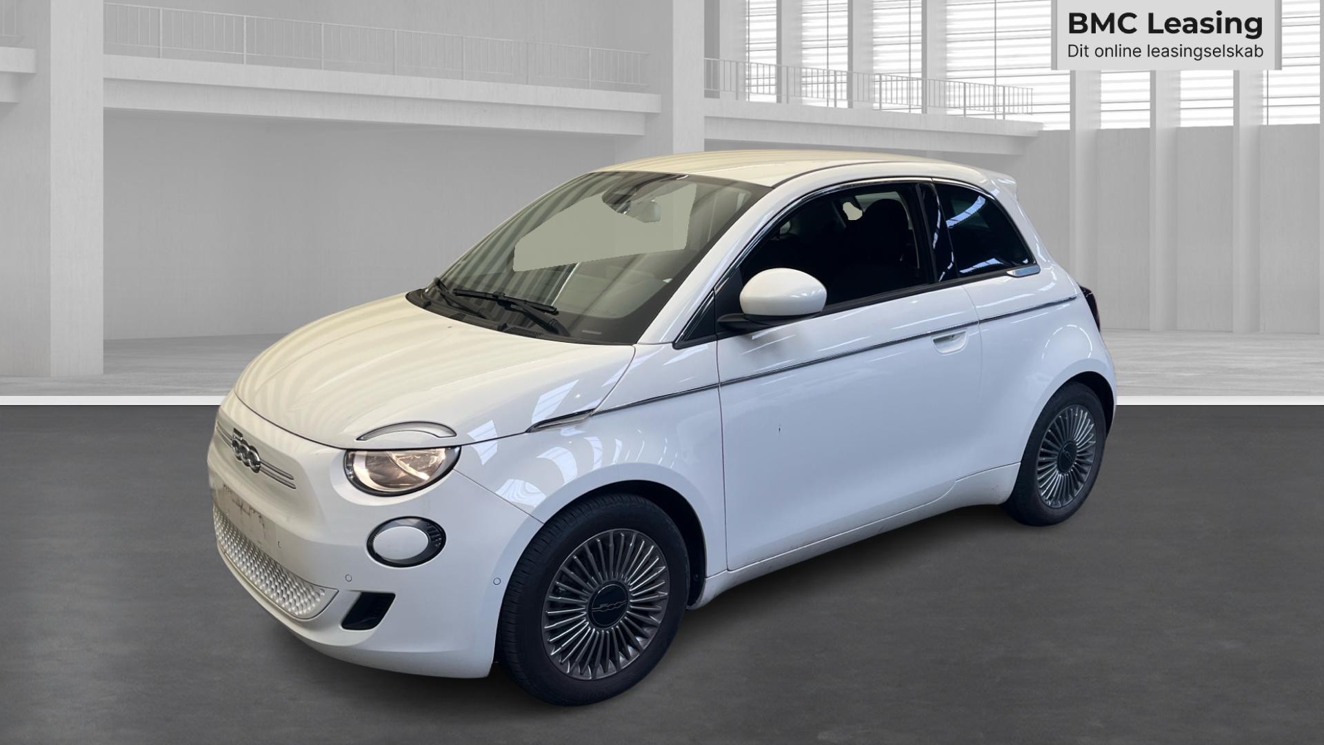001 u26-08, 912437 Fiat 500e Icon, skråt forfra venstre