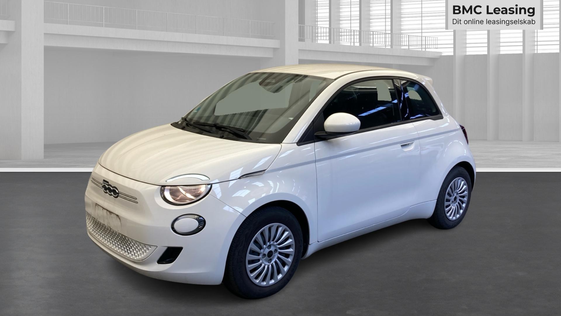 001 u26-08 912443 Fiat 500e Icon 42 kWh - Skråt forfra, venstre
