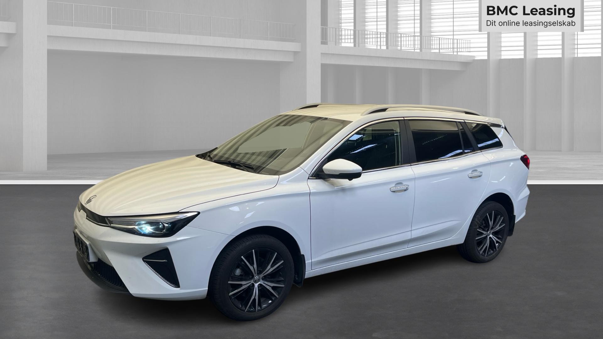 001 u26-08 MG5 Luxury, Skråt forfra venstre