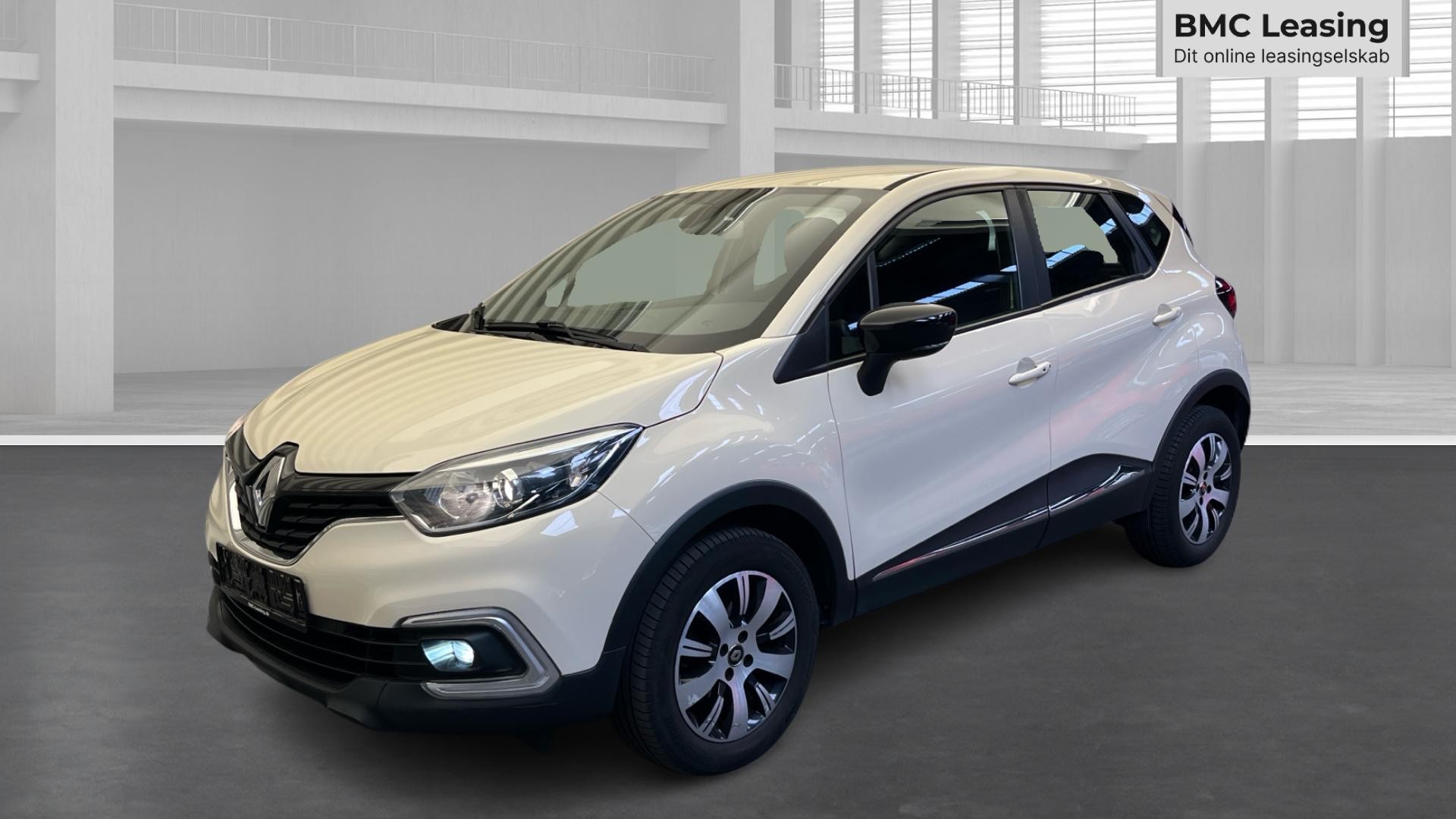 001 u26-08 Renault Captur Zen TCe - Skråt forfra, venstre