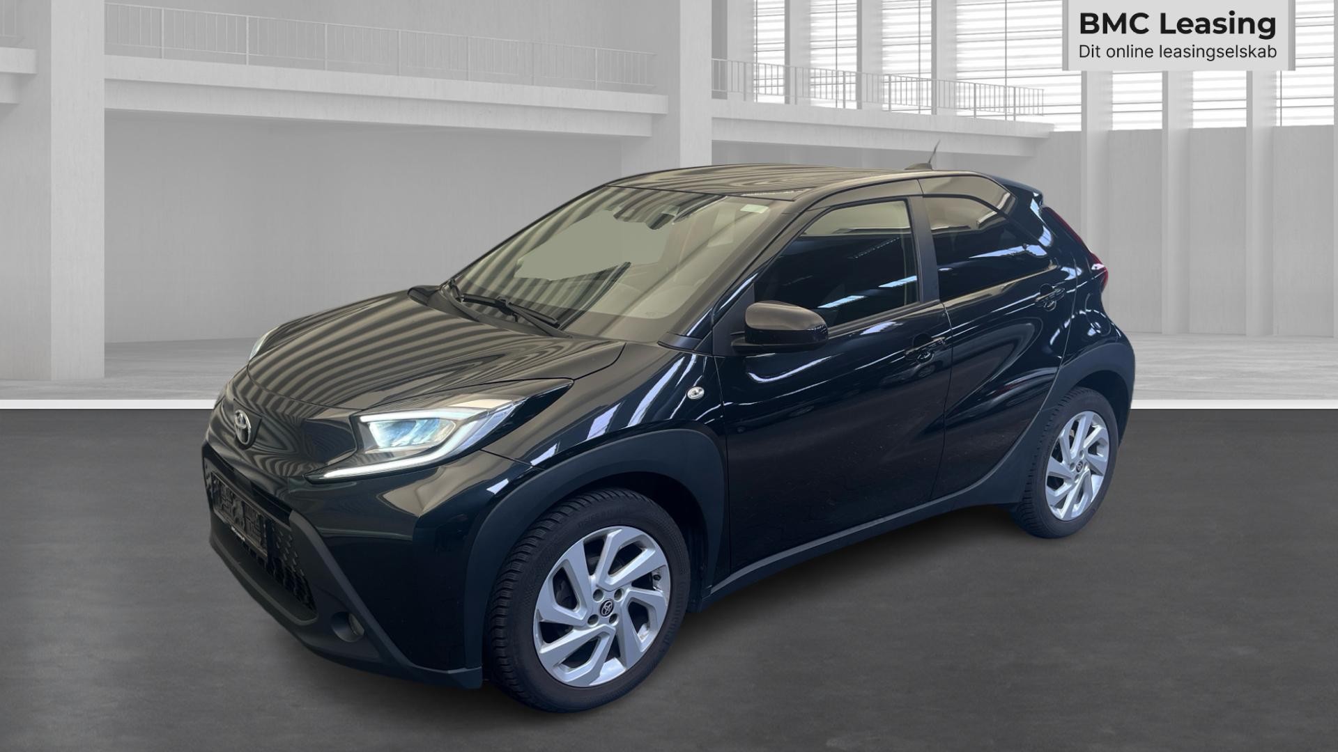 001 u26-08 Toyota Aygo X Active VVT-i - Skråt forfra, venstre