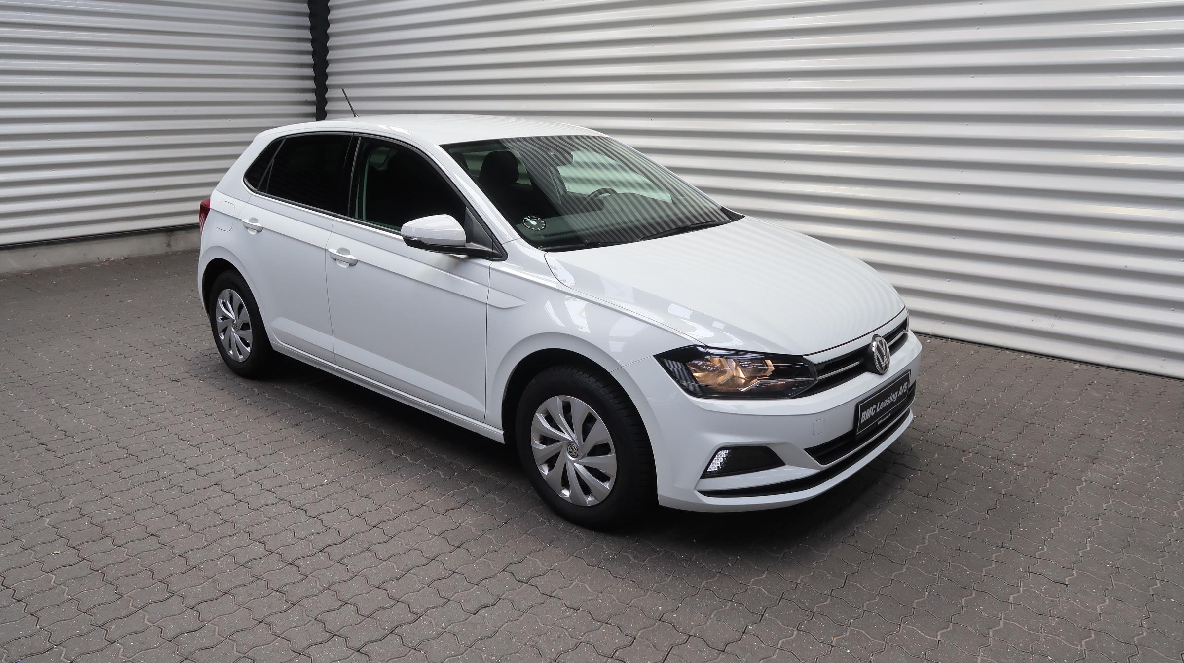 001 k23-08 905755 VW Polo Comfortline 1.6 TDI - Skråt forfra, højre