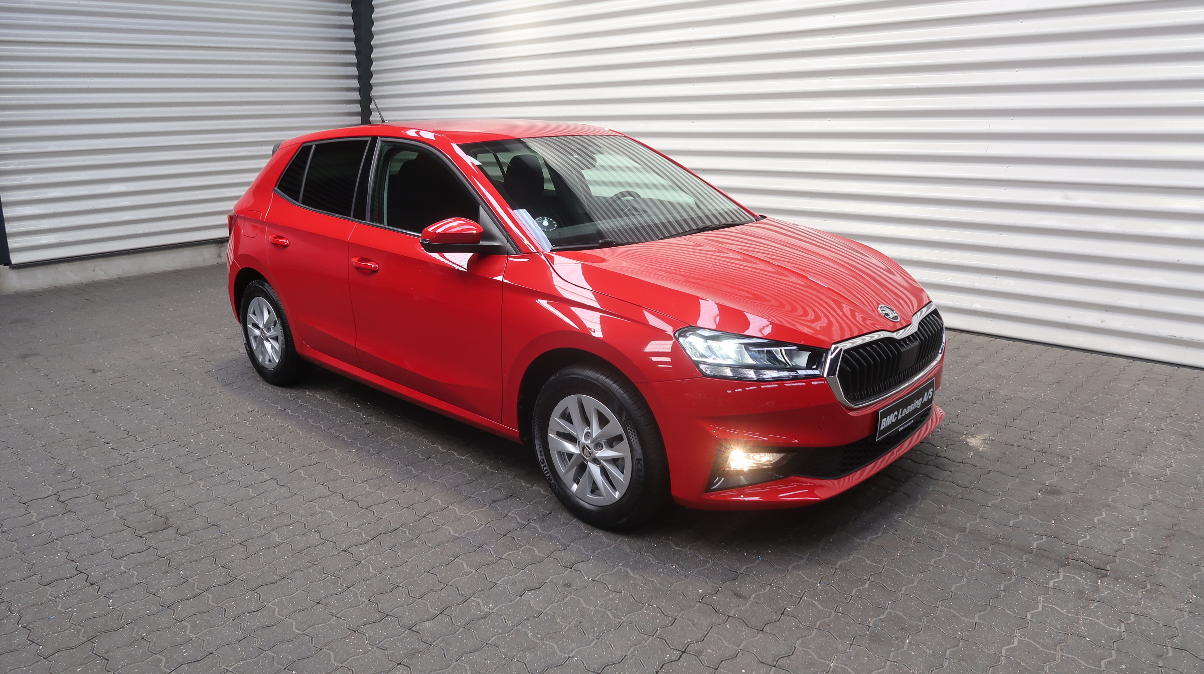 001 k25-10 911154 Skoda Fabia Selection MPI EVO - Skråt forfra, højre