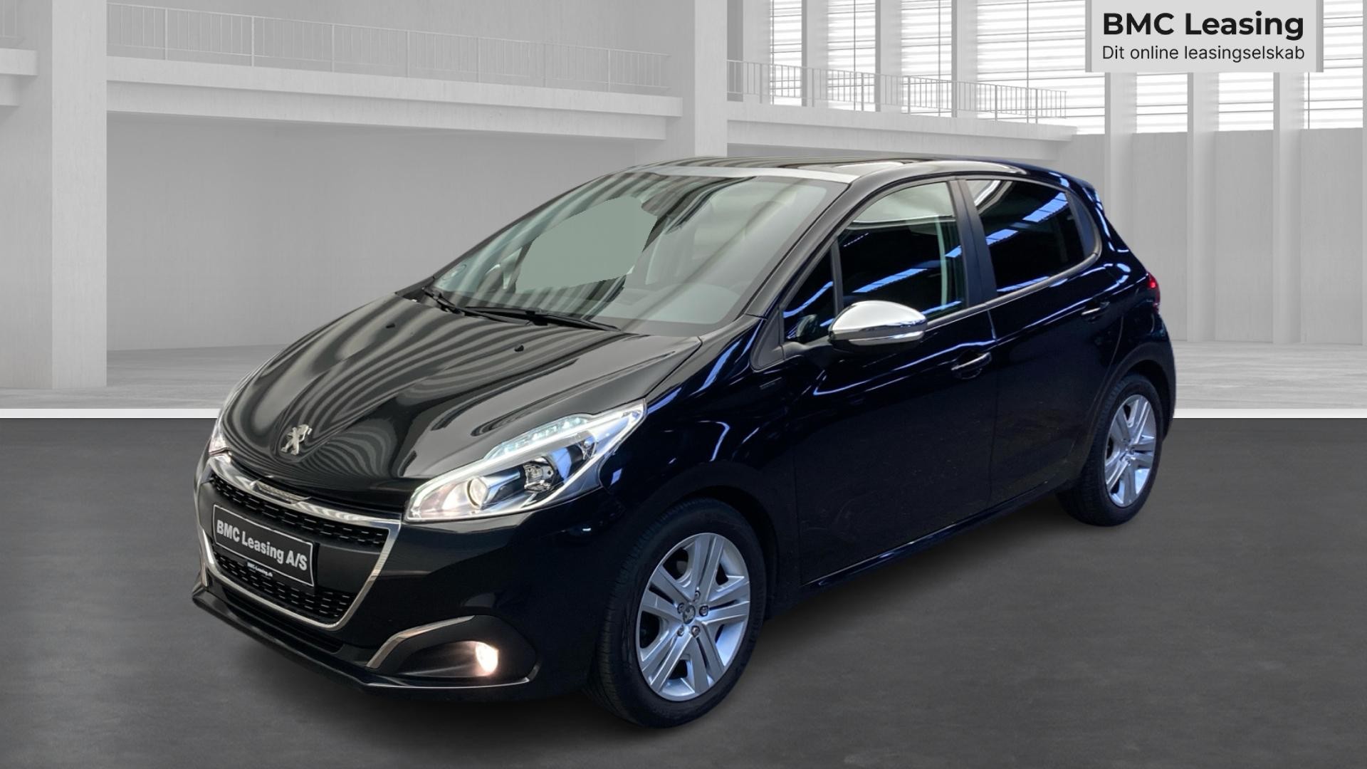 001 k26-09 907286 Peugeot 208 Signature Sky PureTech - Skråt forfra, venstre